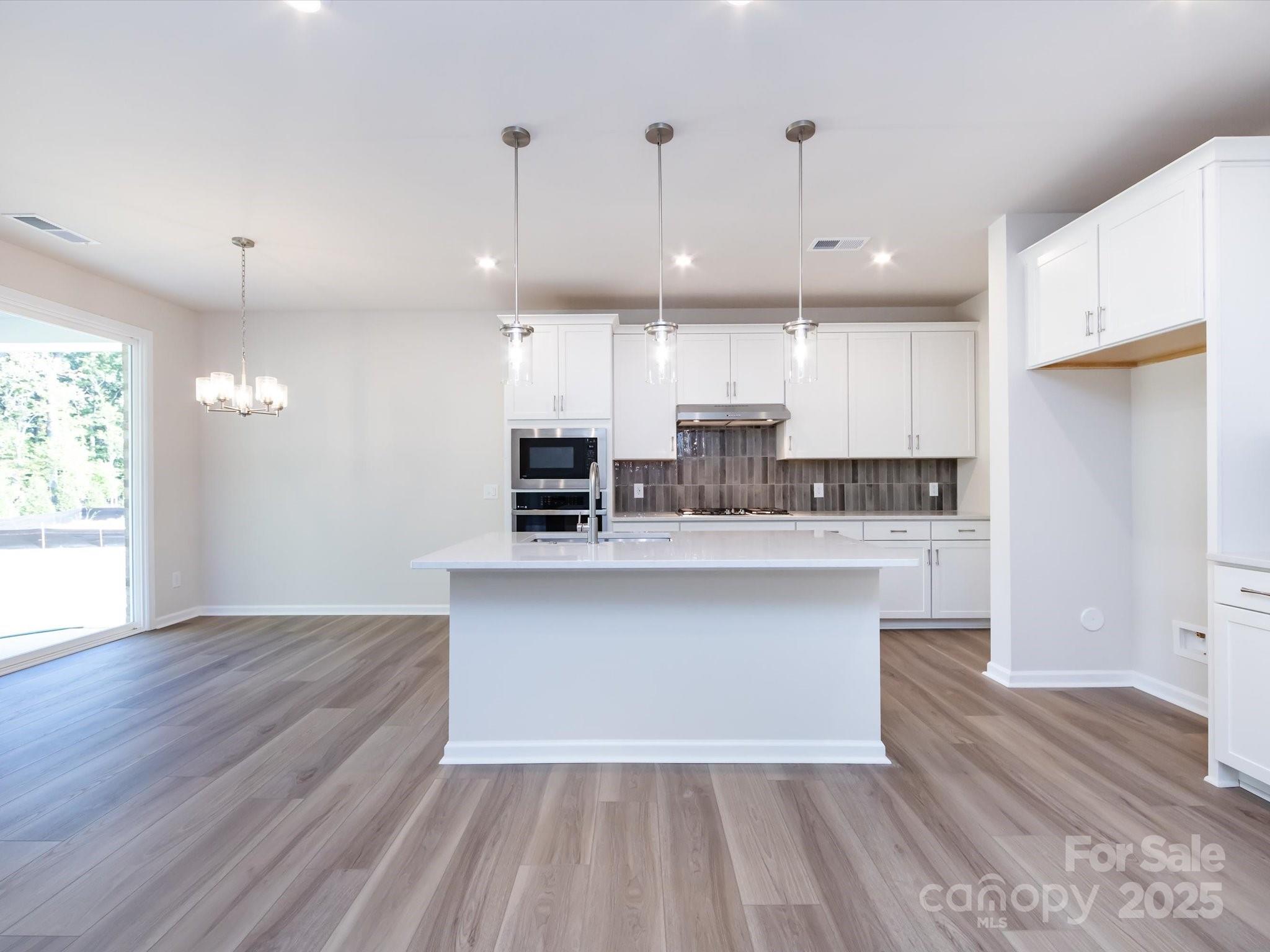 2141 Moss Bluff Drive Property Photo 6