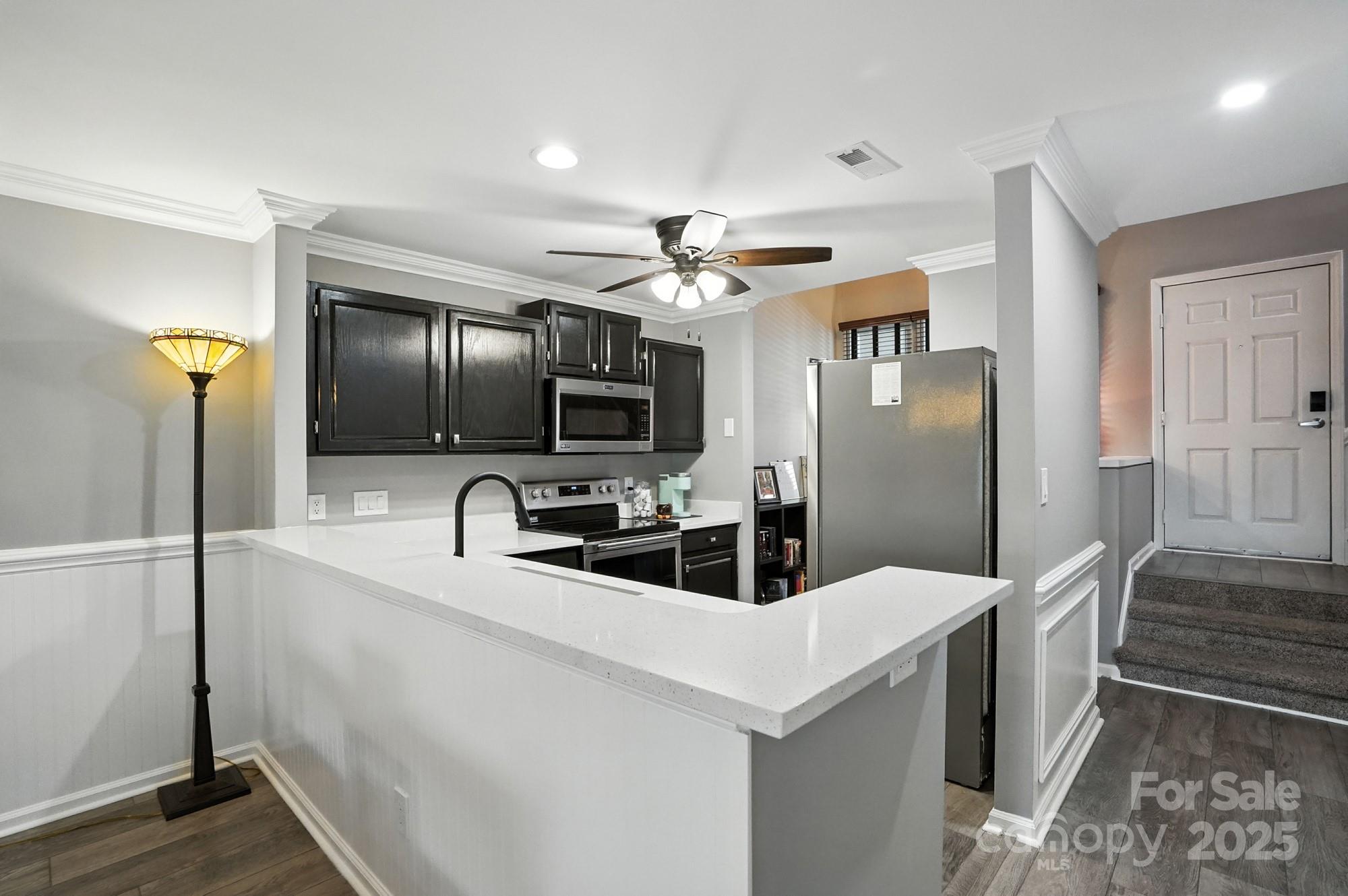 9225 Ravenwing Drive Property Photo 12