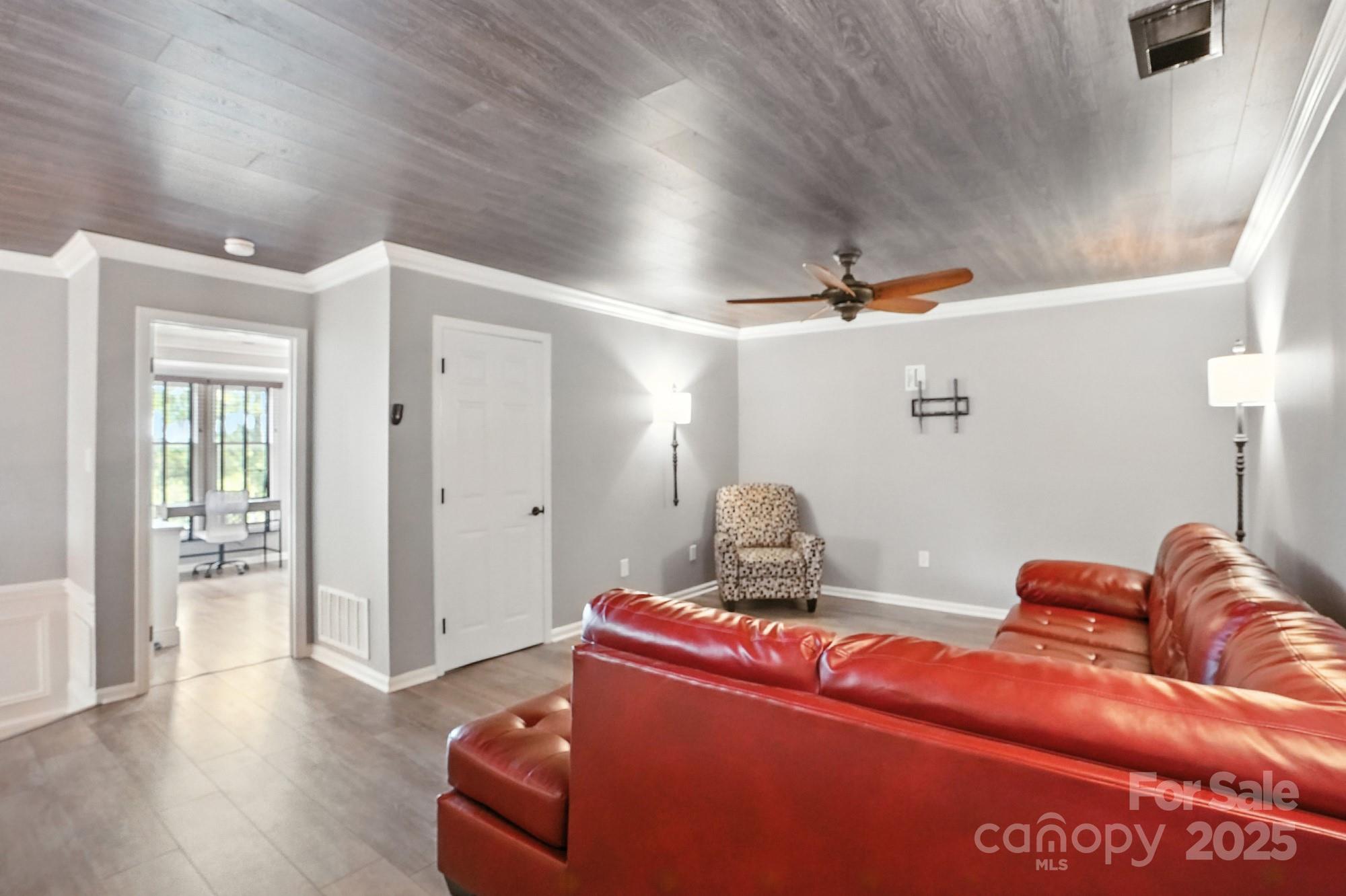 9225 Ravenwing Drive Property Photo 33