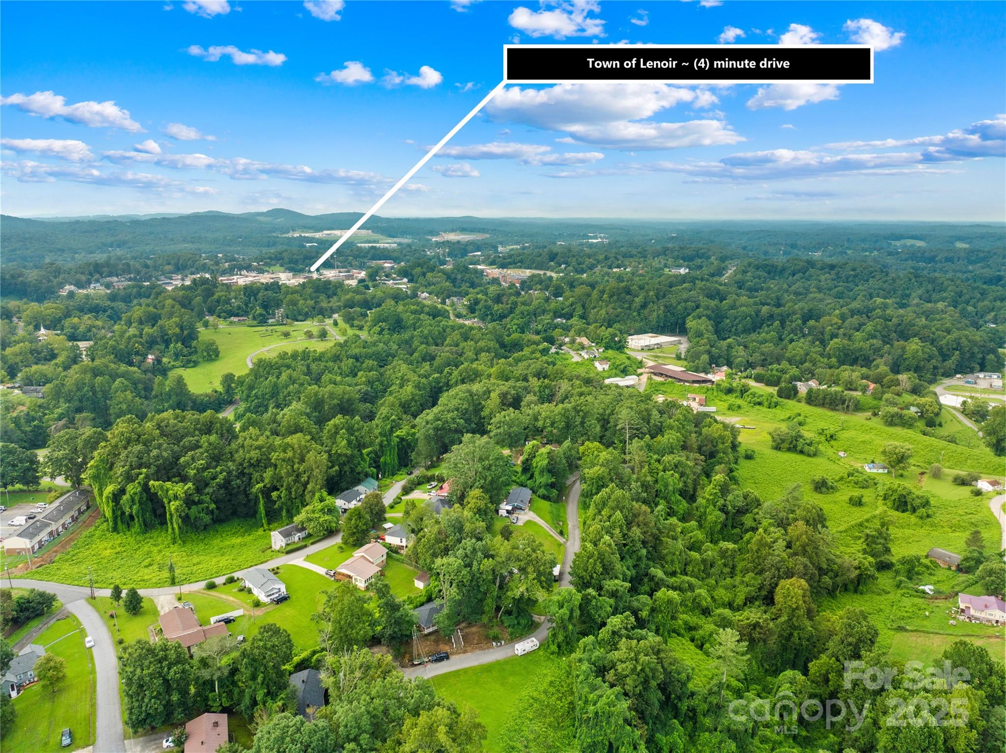 516 Arlington Circle Property Photo 4