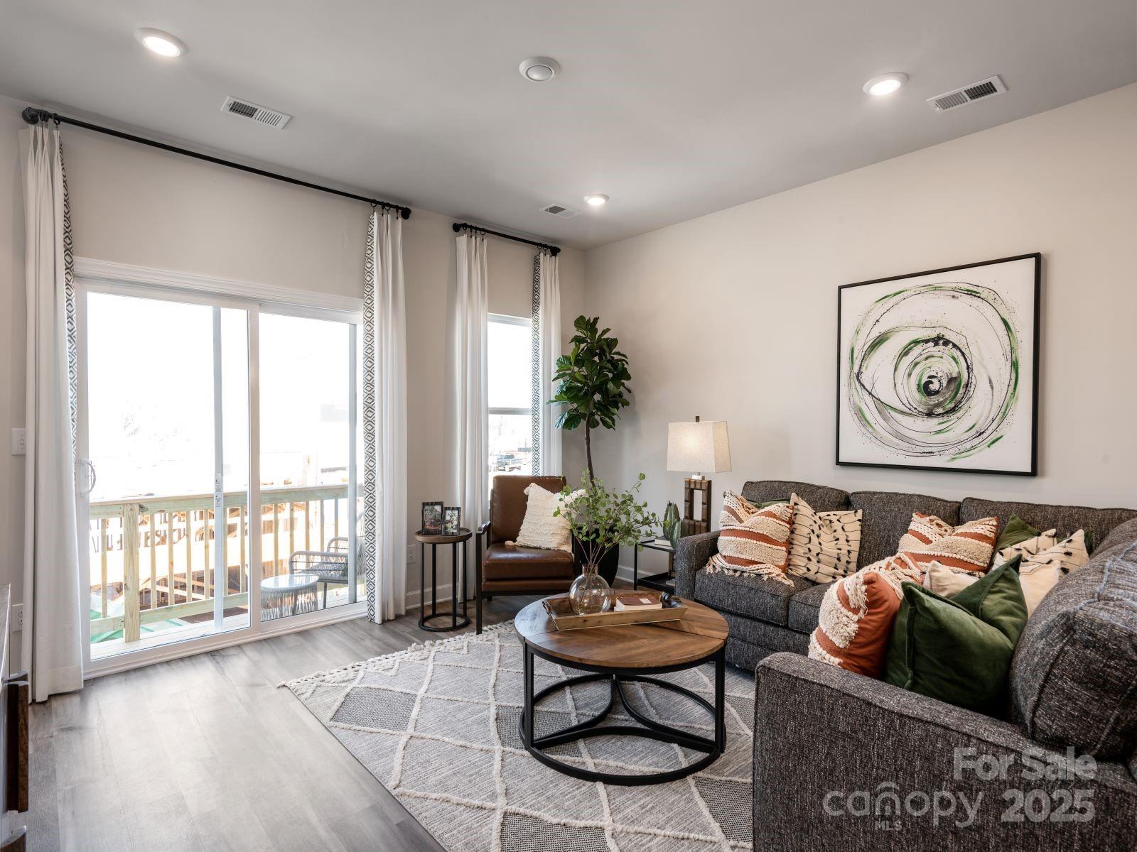 127 Kona Lane Property Photo 6