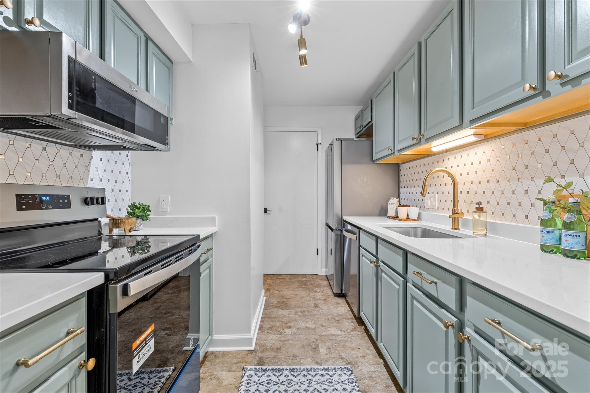 5016 Sardis Road G Property Photo 6