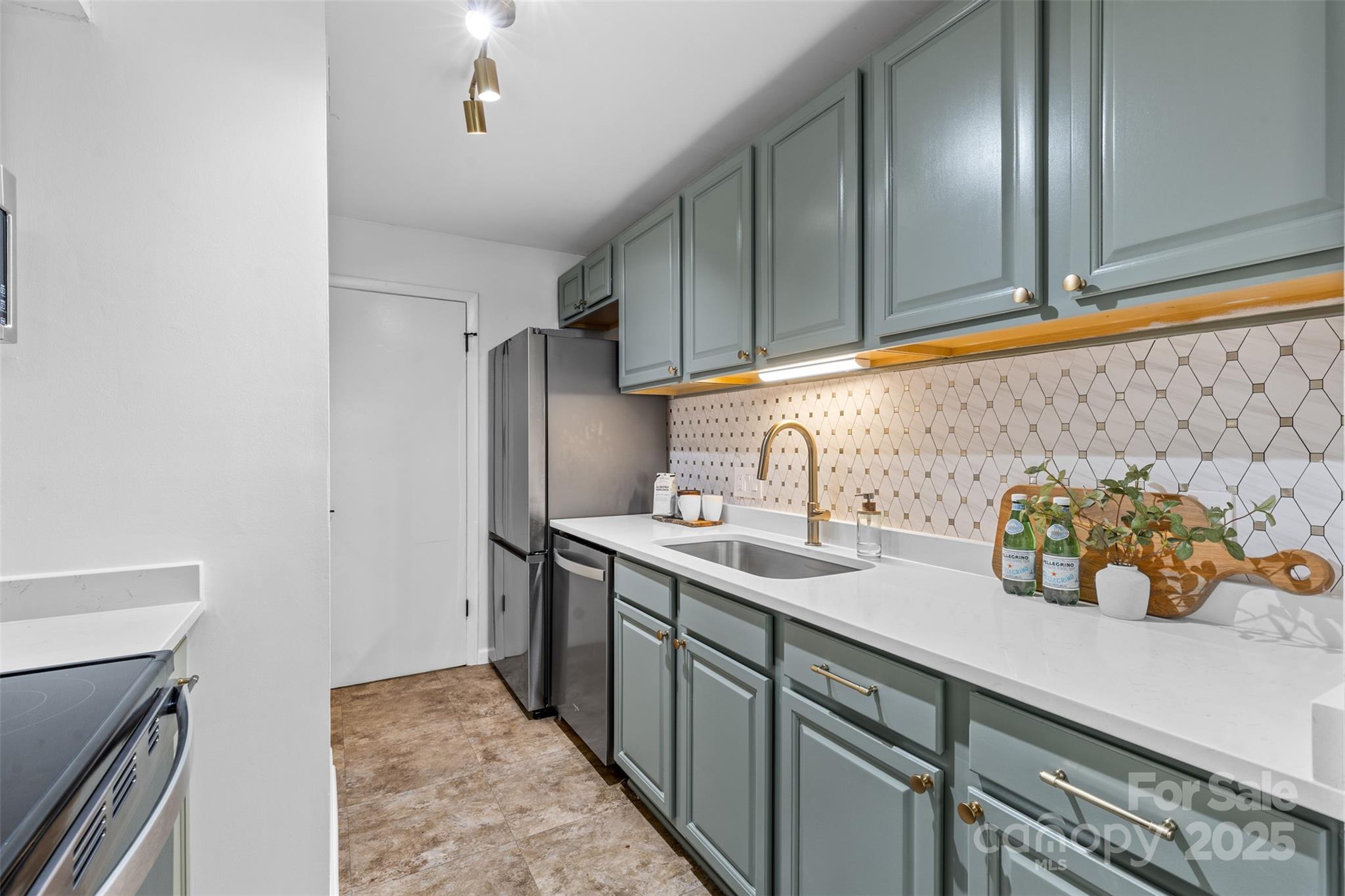 5016 Sardis Road G Property Photo 8