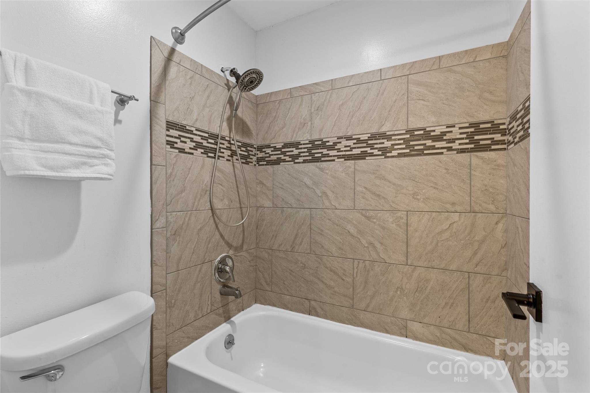 5016 Sardis Road G Property Photo 15