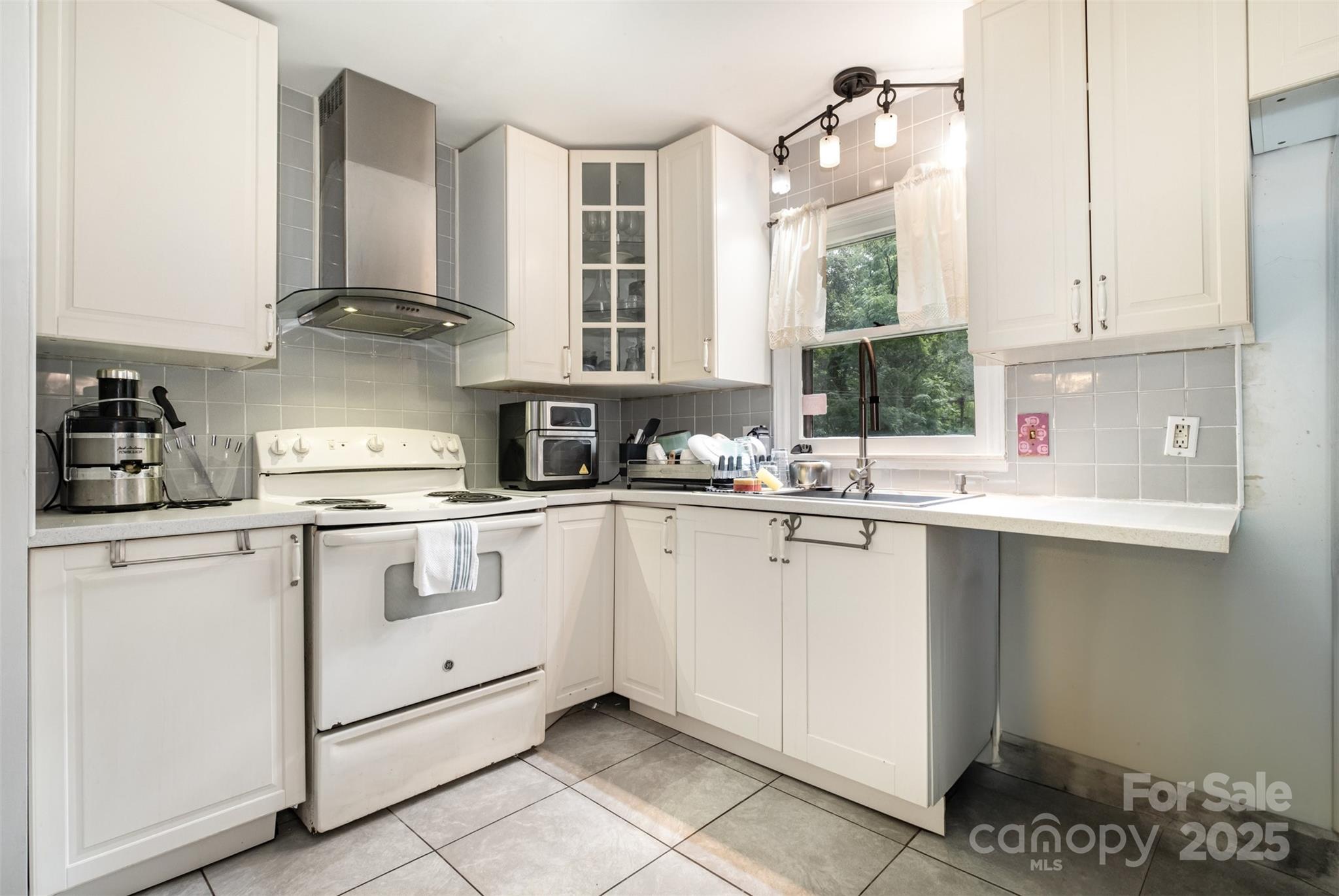 6827 David Avenue Property Photo 12