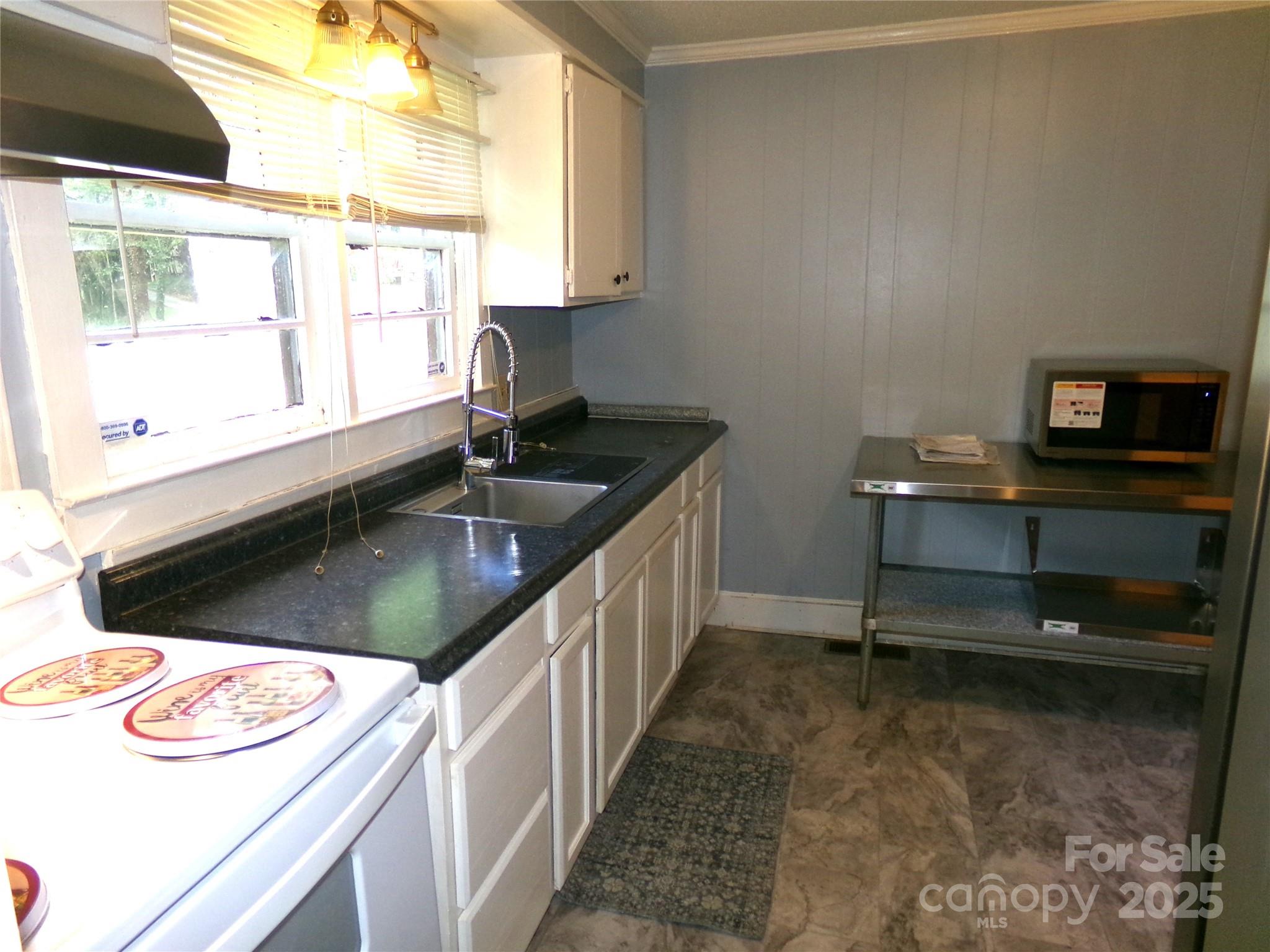 306 Dunlap Street Property Photo 8
