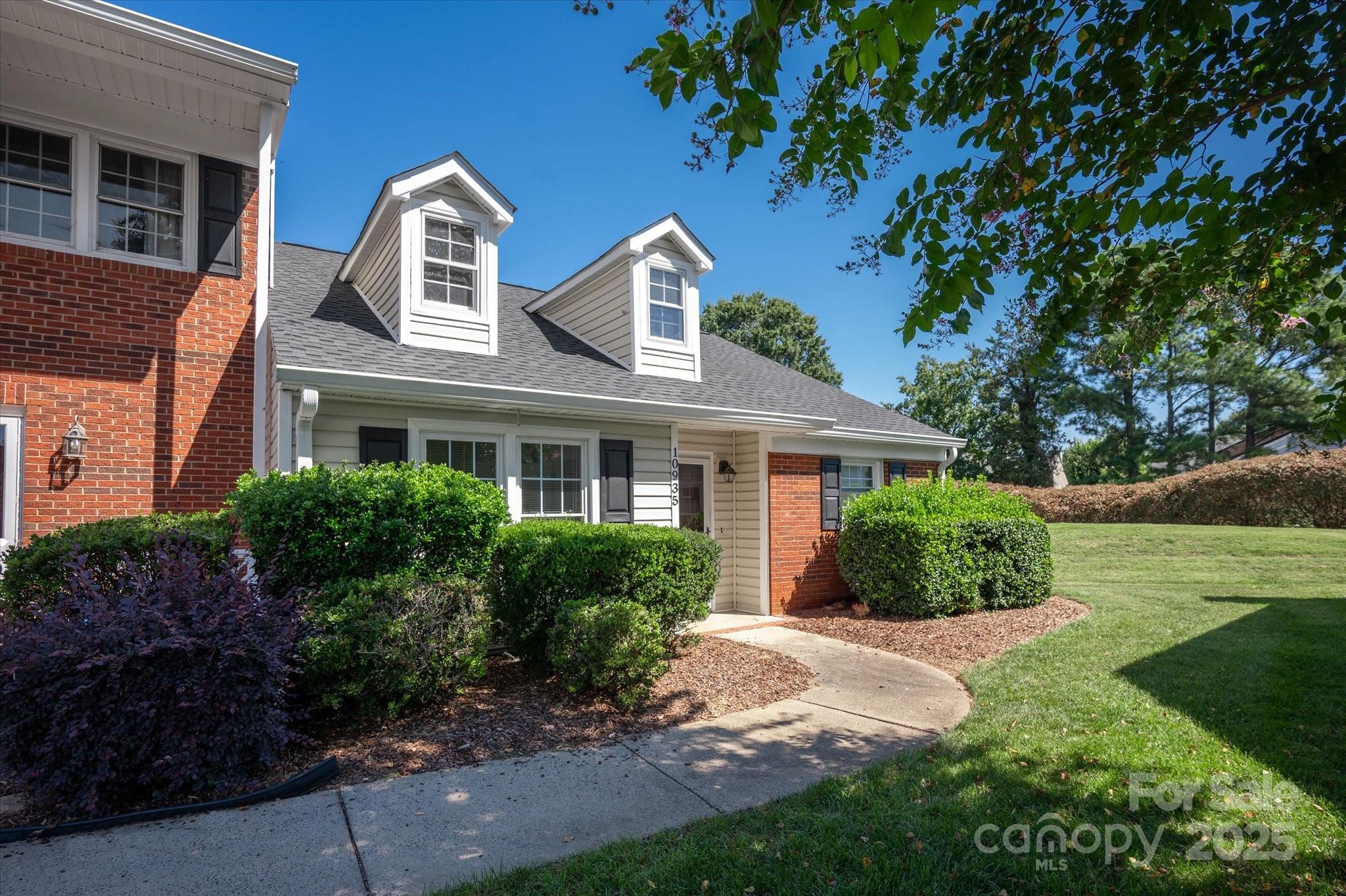 10935 Winterbourne Court Property Photo 1