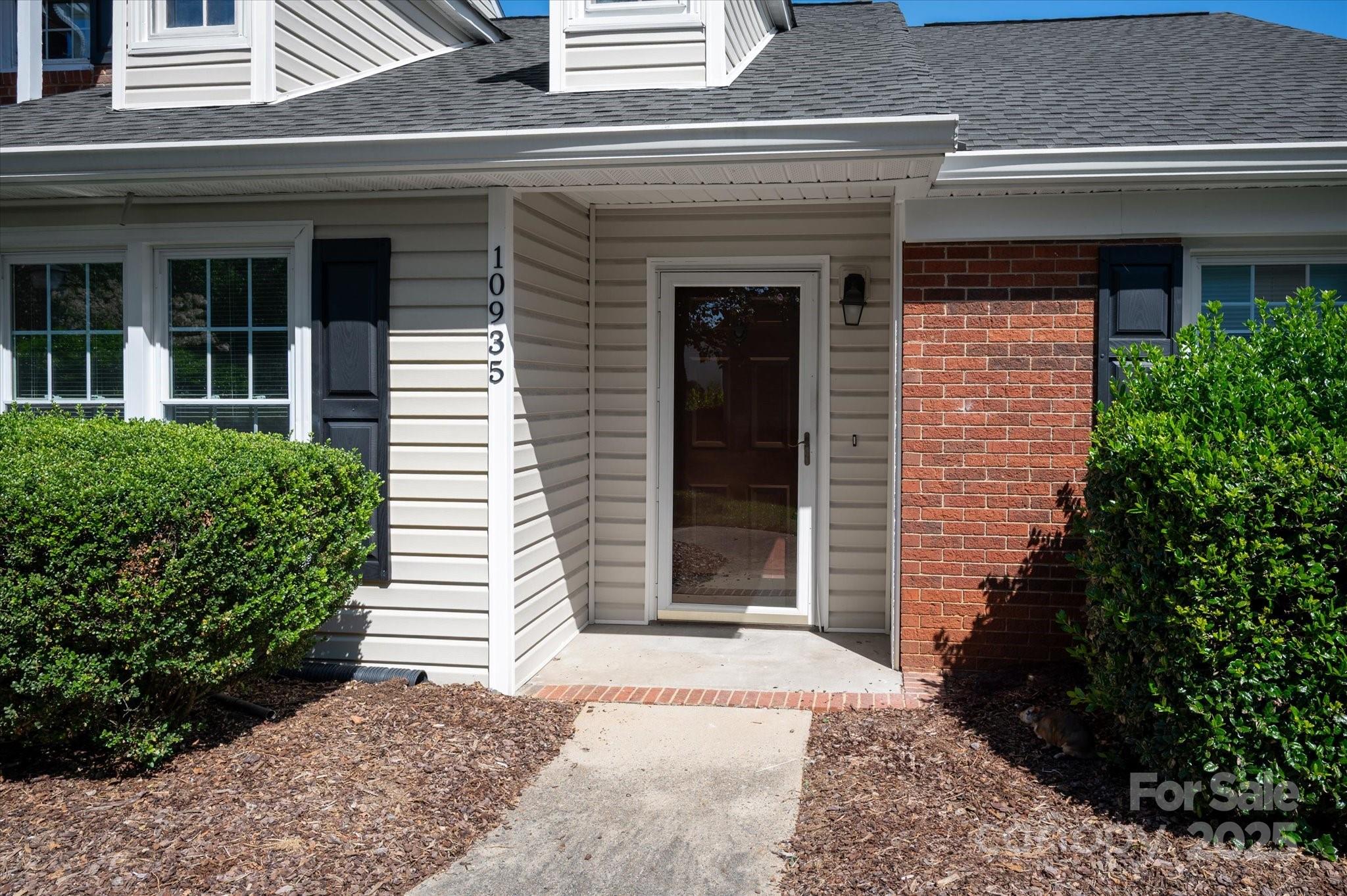 10935 Winterbourne Court Property Photo 4