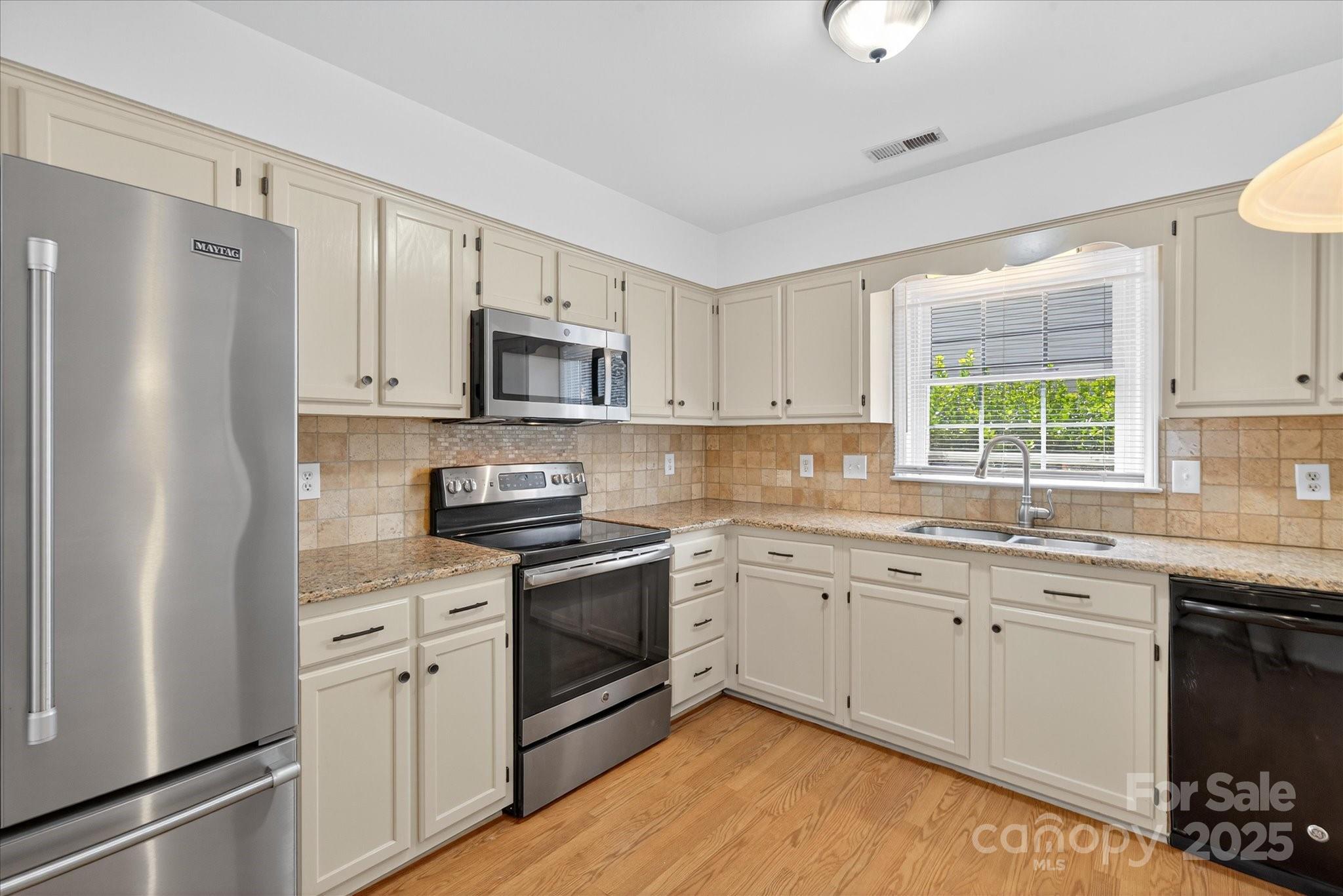 10935 Winterbourne Court Property Photo 8