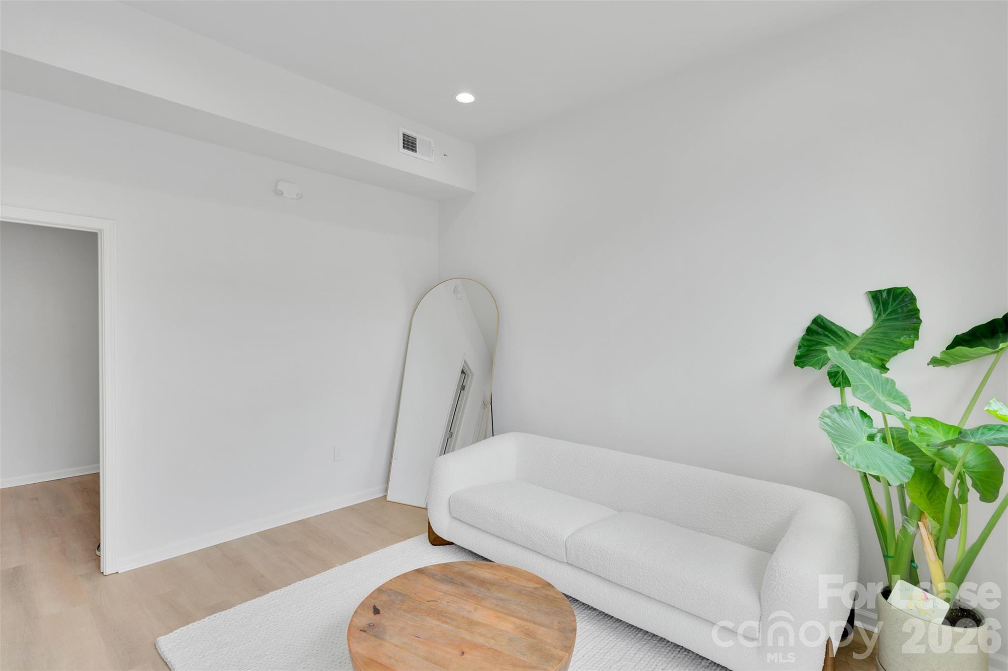 902 S Main Street Property Photo 3