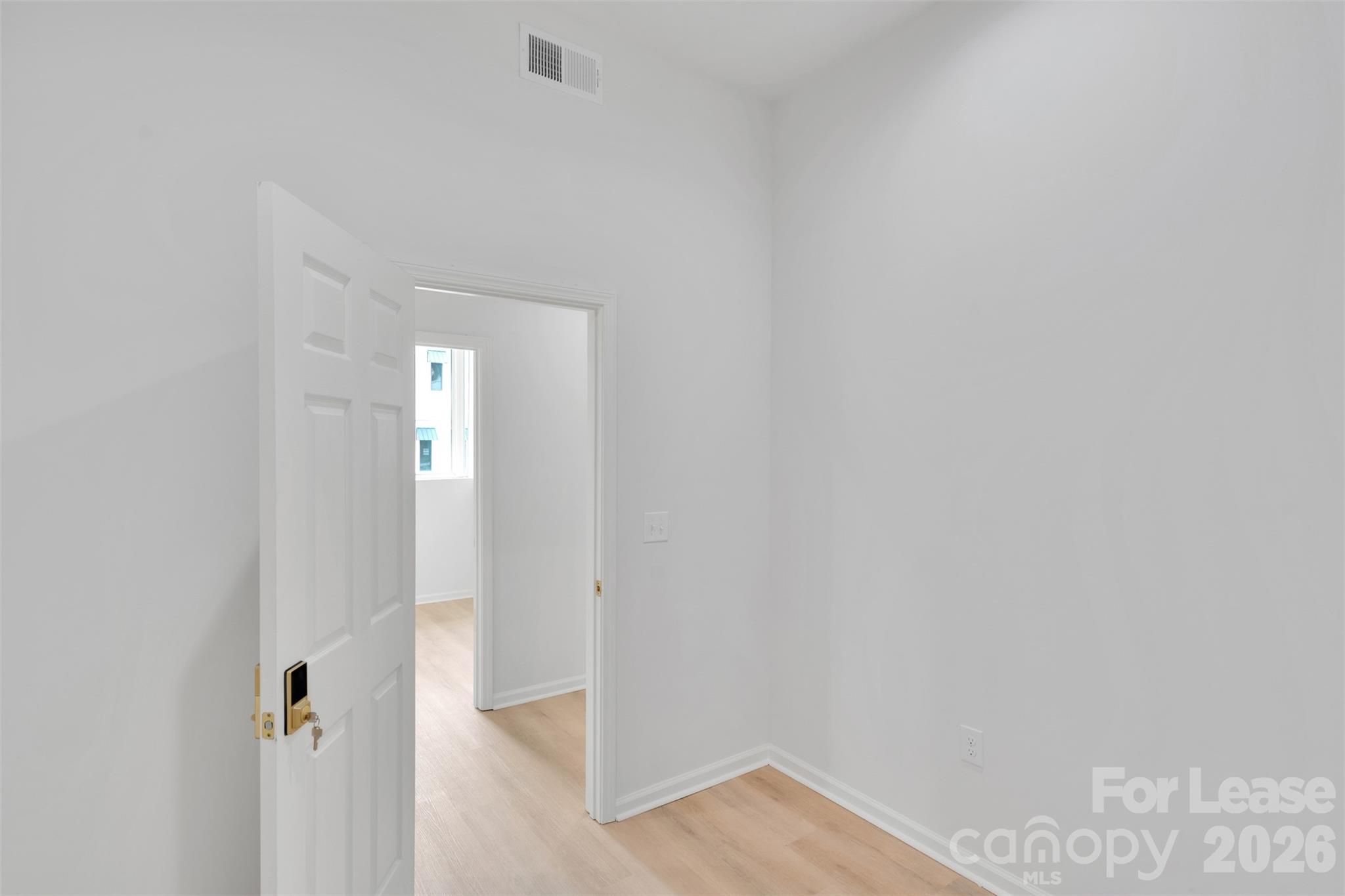 902 S Main Street Property Photo 9