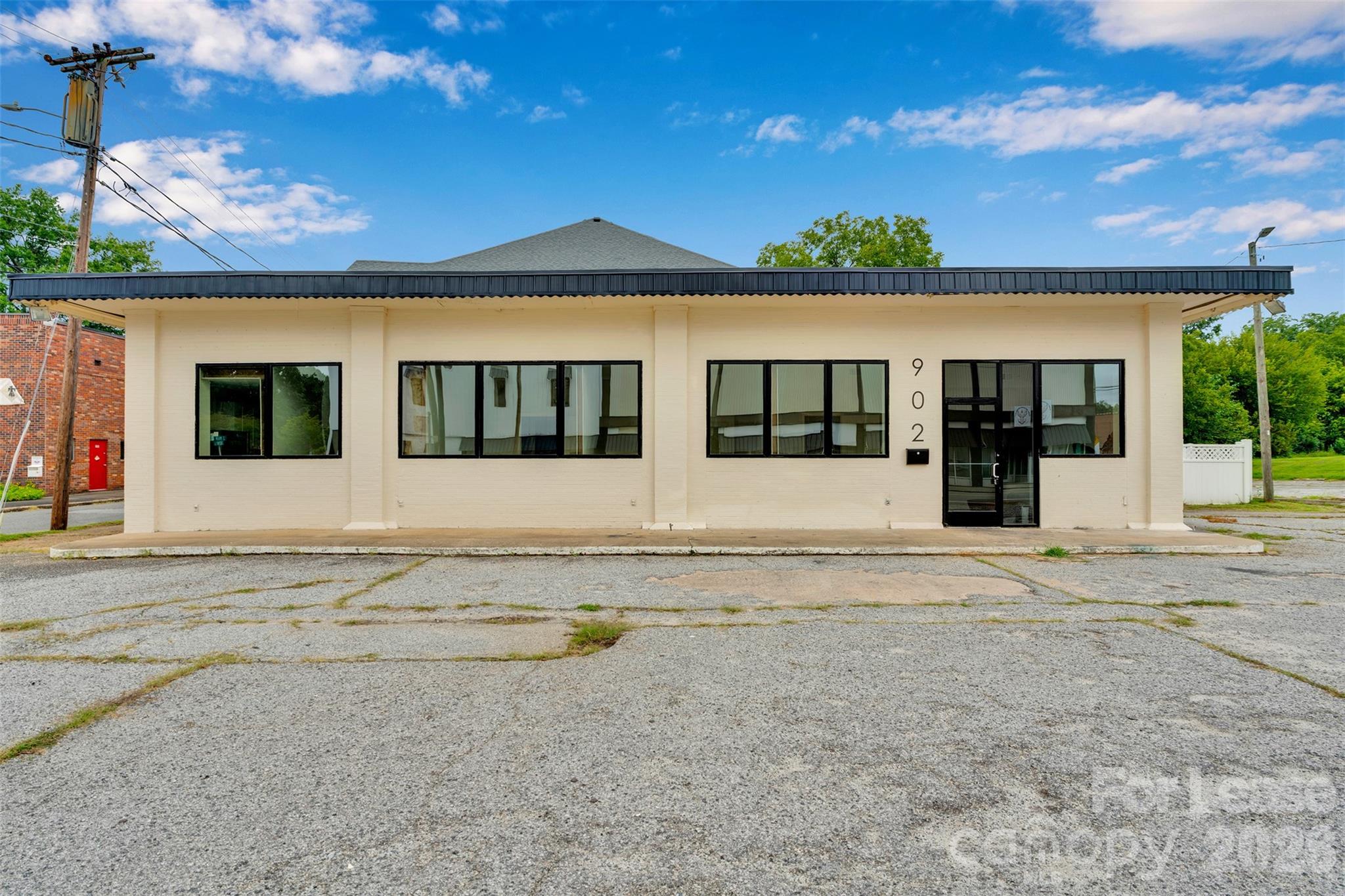 902 S Main Street Property Photo 24