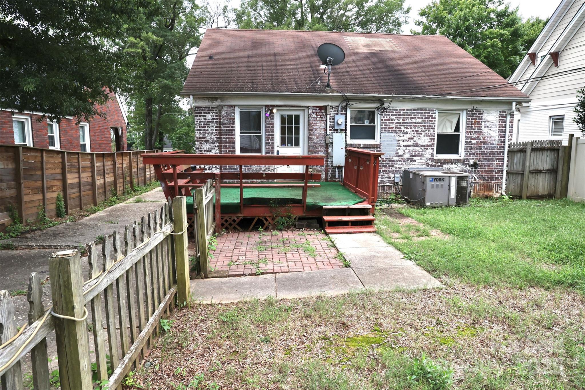 2629 Commonwealth Avenue Property Photo 8