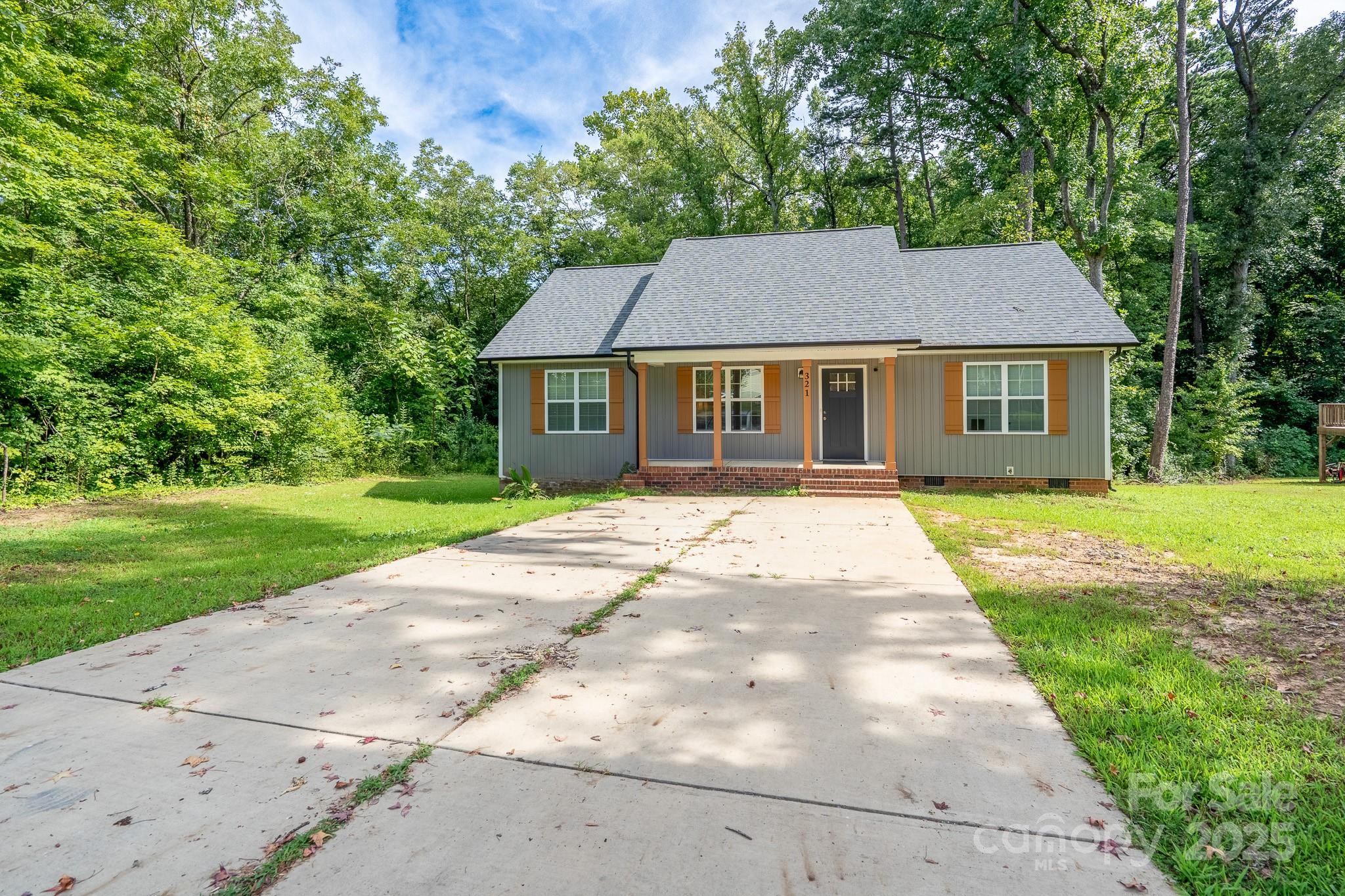 321 E Torbush Drive Property Photo 2