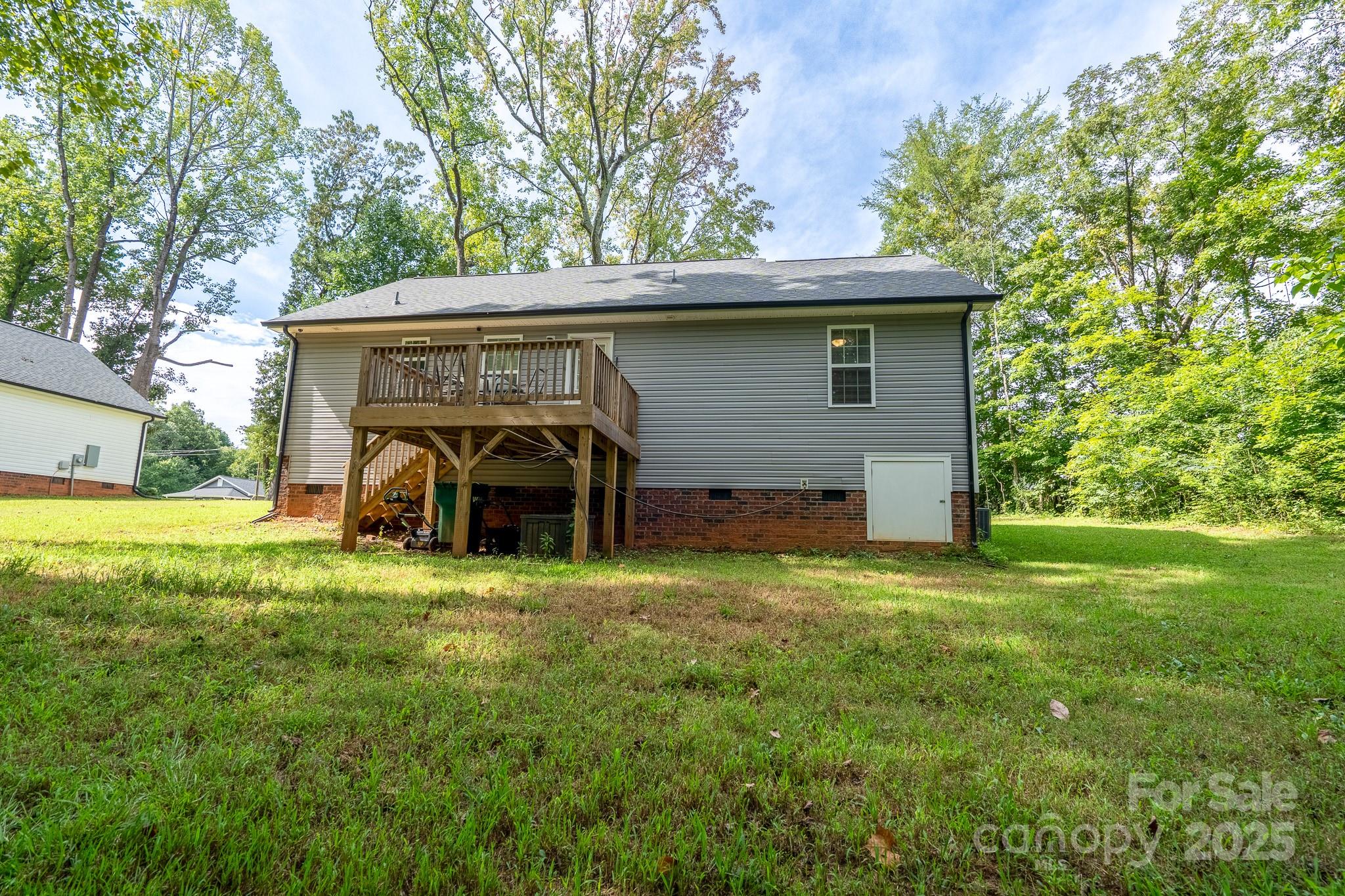 321 E Torbush Drive Property Photo 4