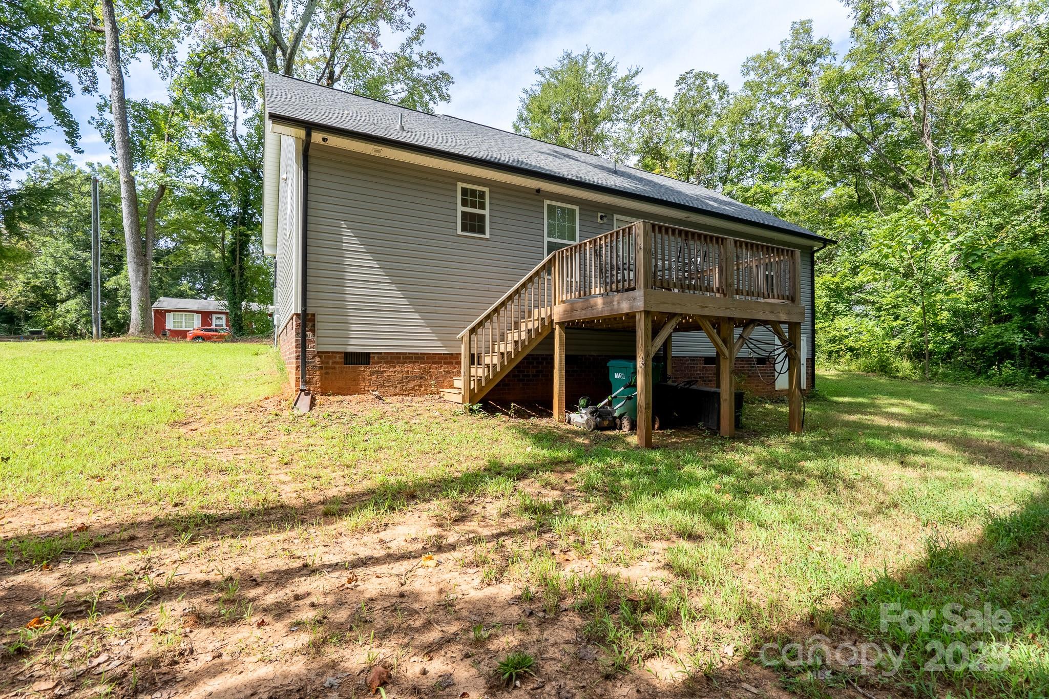 321 E Torbush Drive Property Photo 5