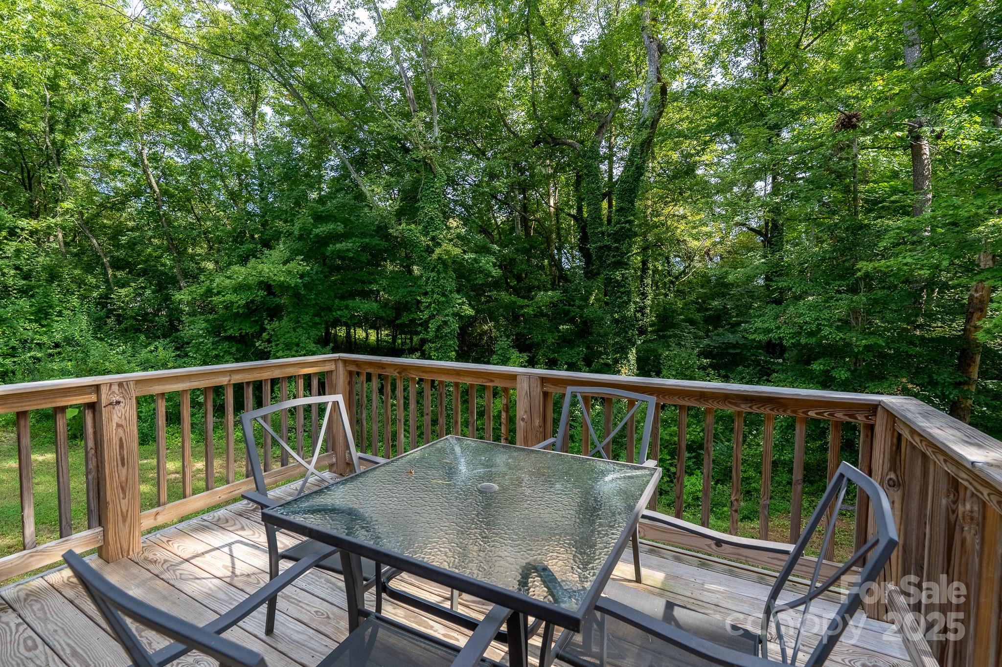 321 E Torbush Drive Property Photo 7