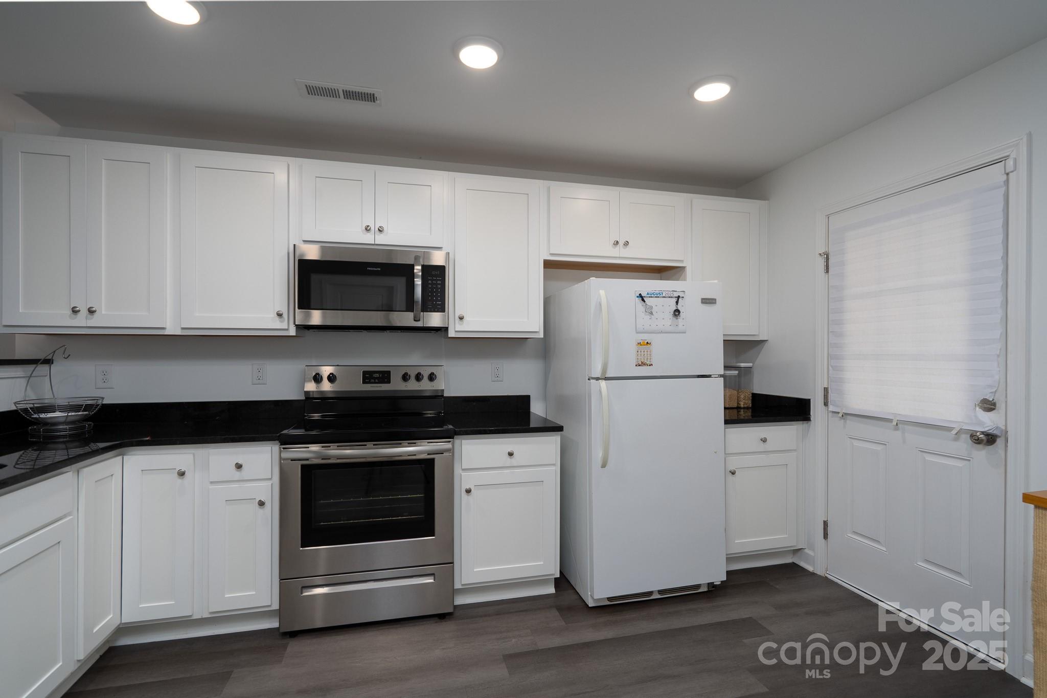 321 E Torbush Drive Property Photo 10