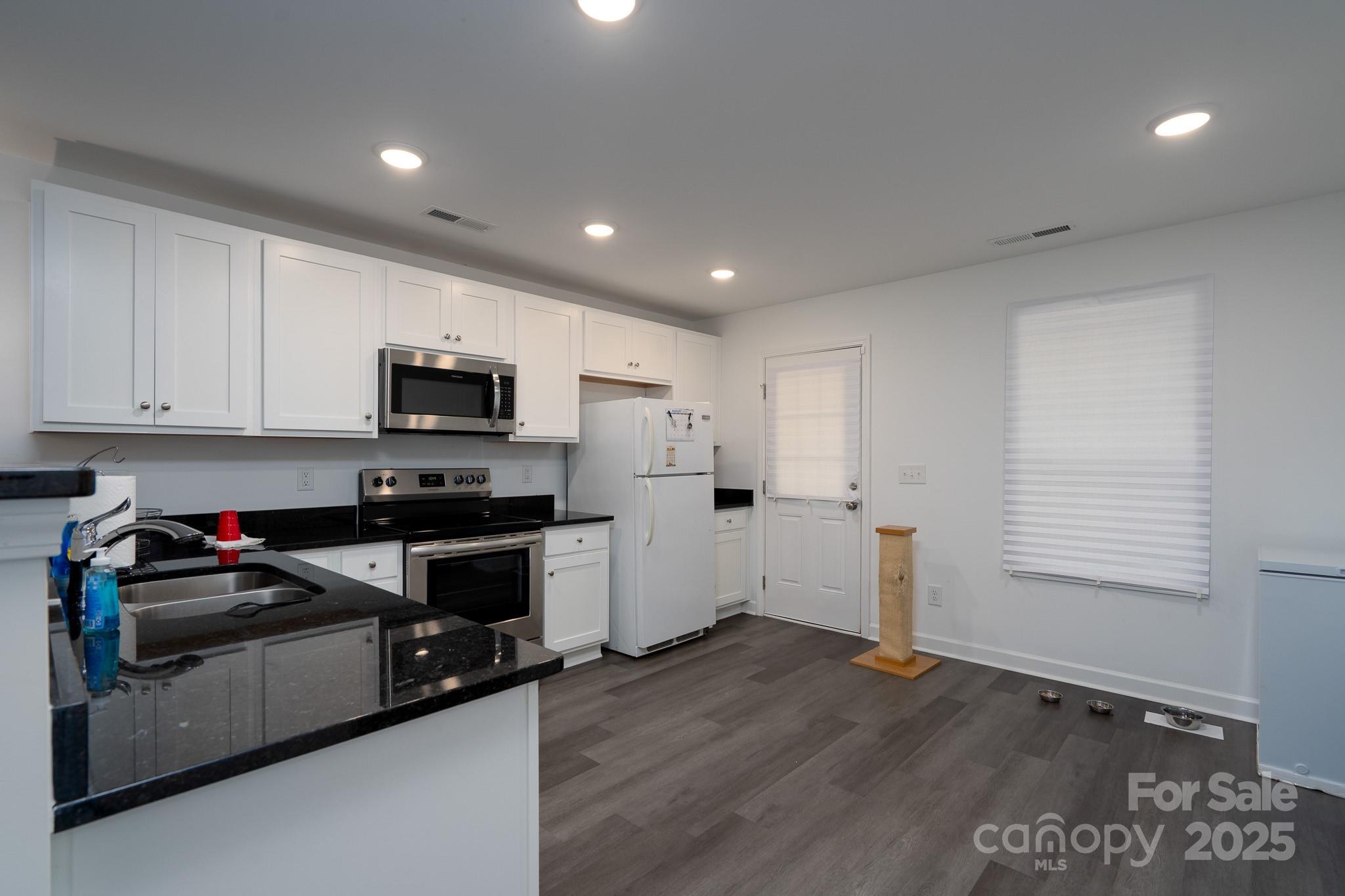 321 E Torbush Drive Property Photo 11