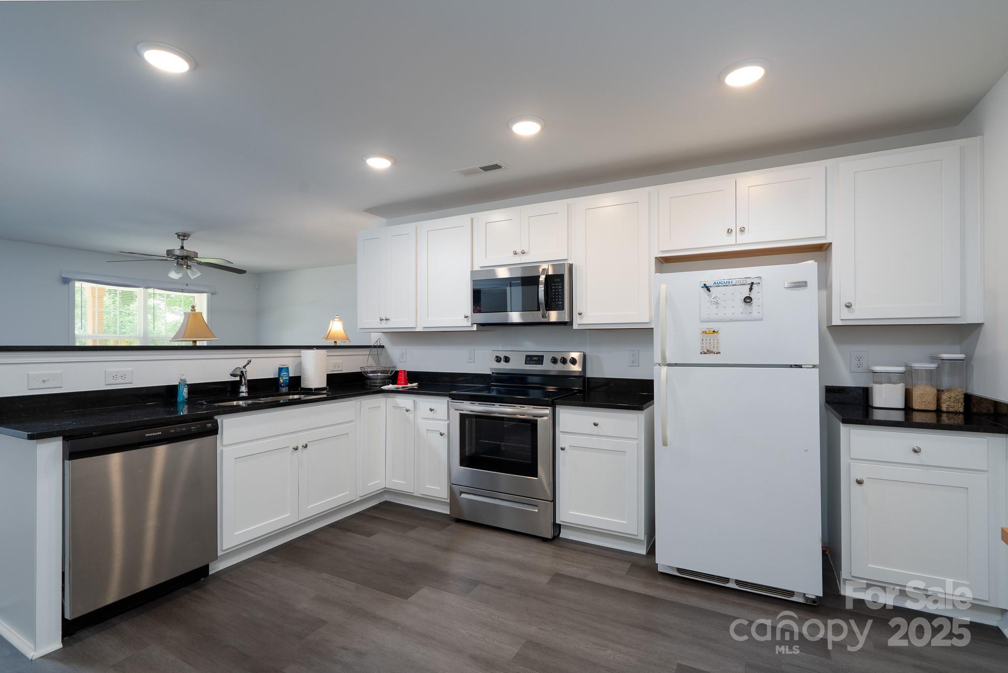 321 E Torbush Drive Property Photo 12