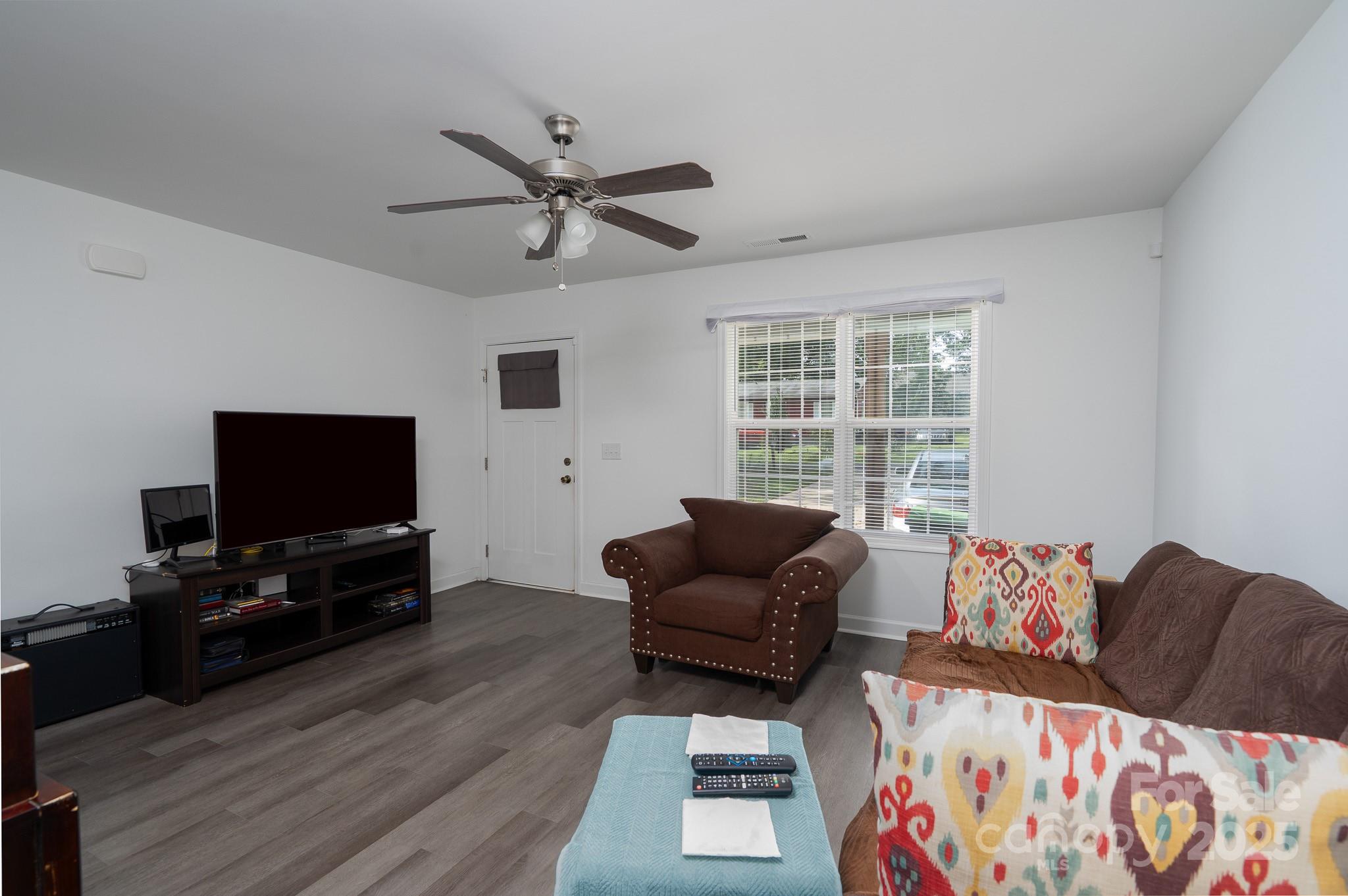 321 E Torbush Drive Property Photo 14