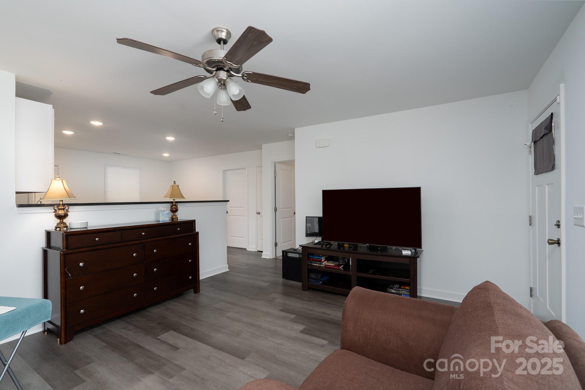 321 E Torbush Drive Property Photo 15