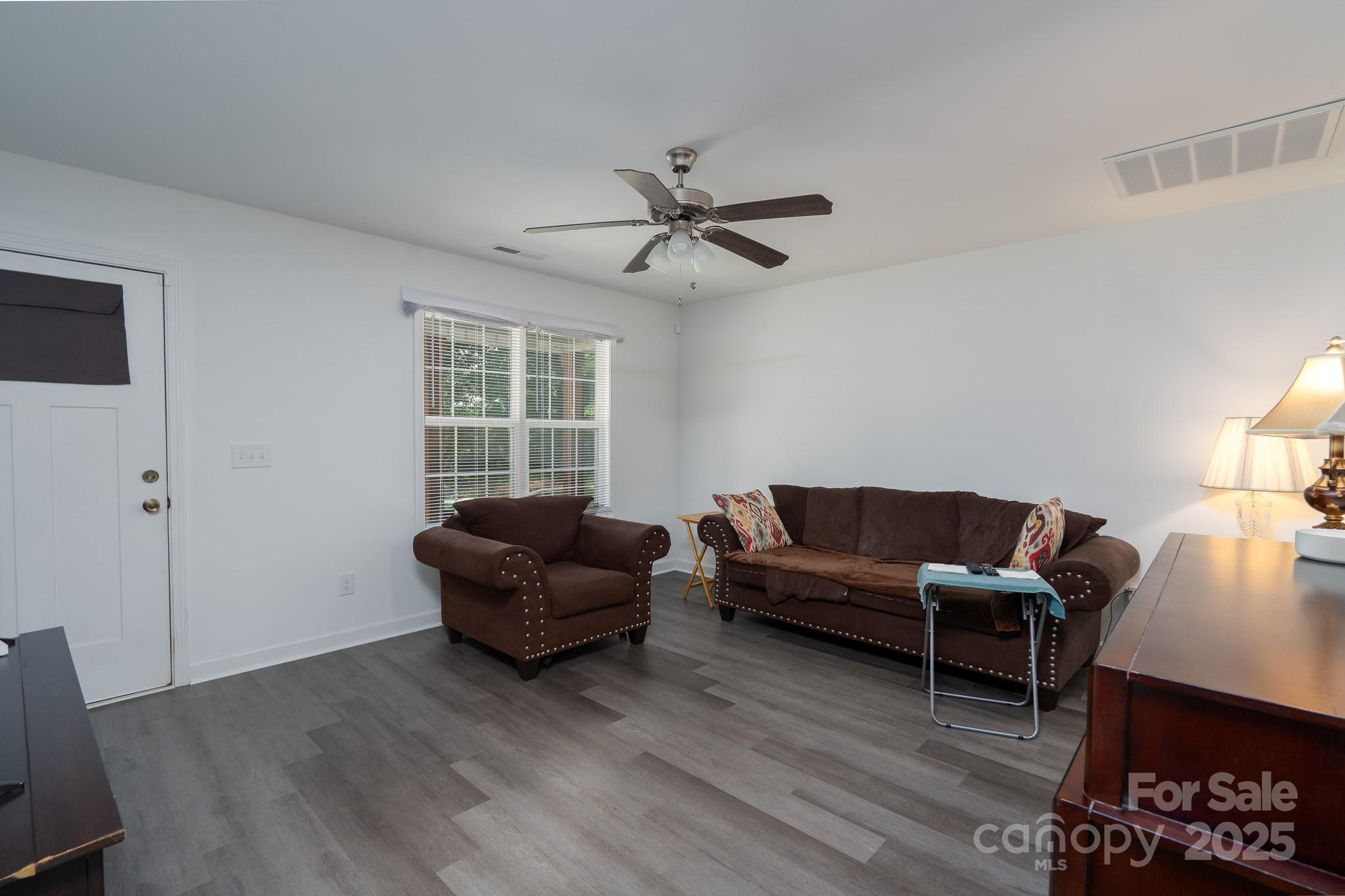 321 E Torbush Drive Property Photo 16