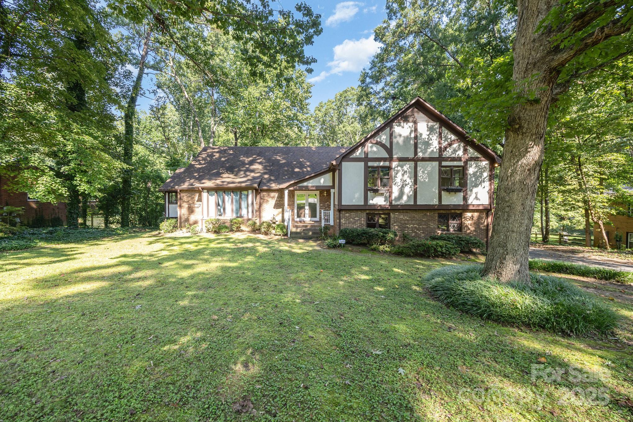 330 Camelot Drive Property Photo 3