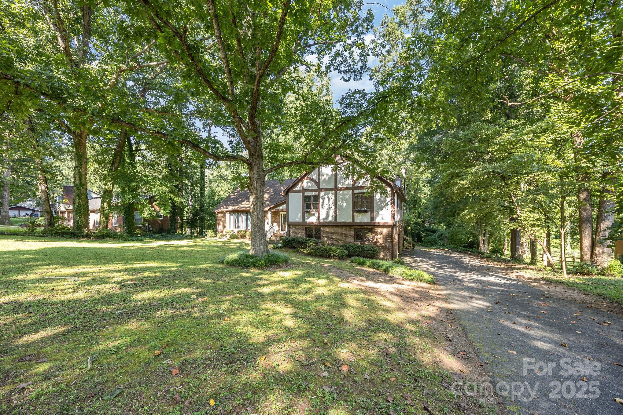 330 Camelot Drive Property Photo 4