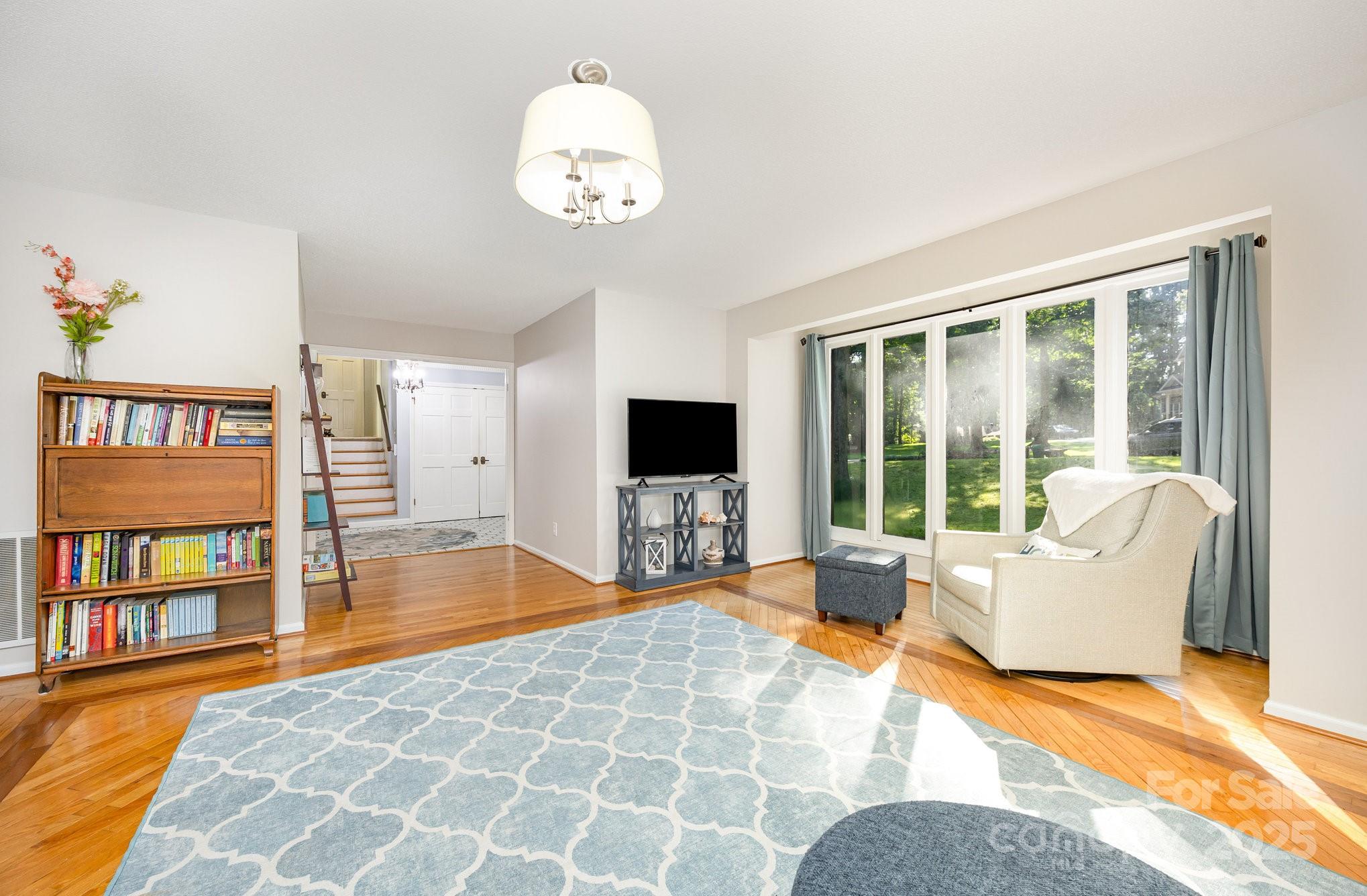 330 Camelot Drive Property Photo 7