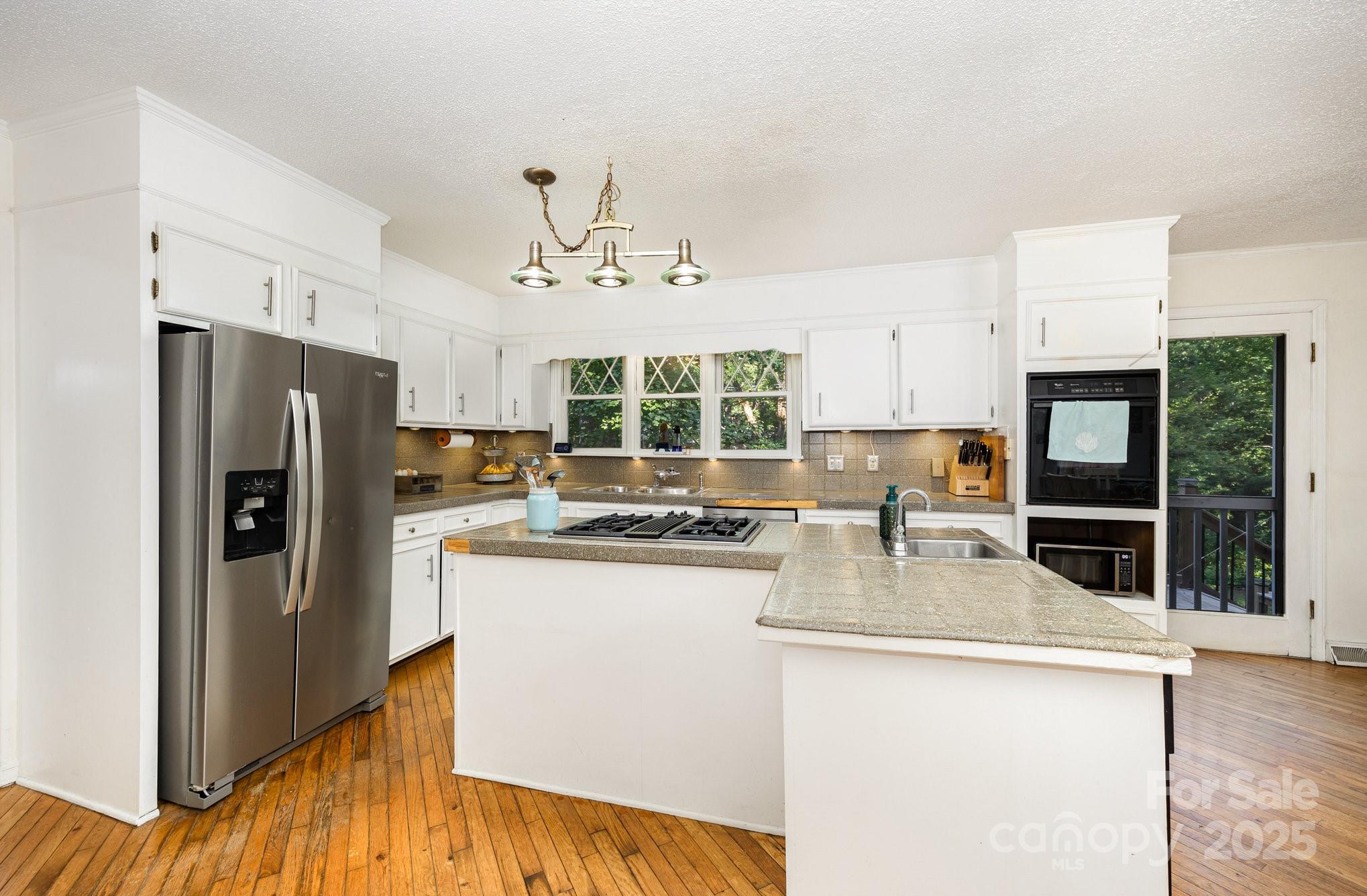 330 Camelot Drive Property Photo 14