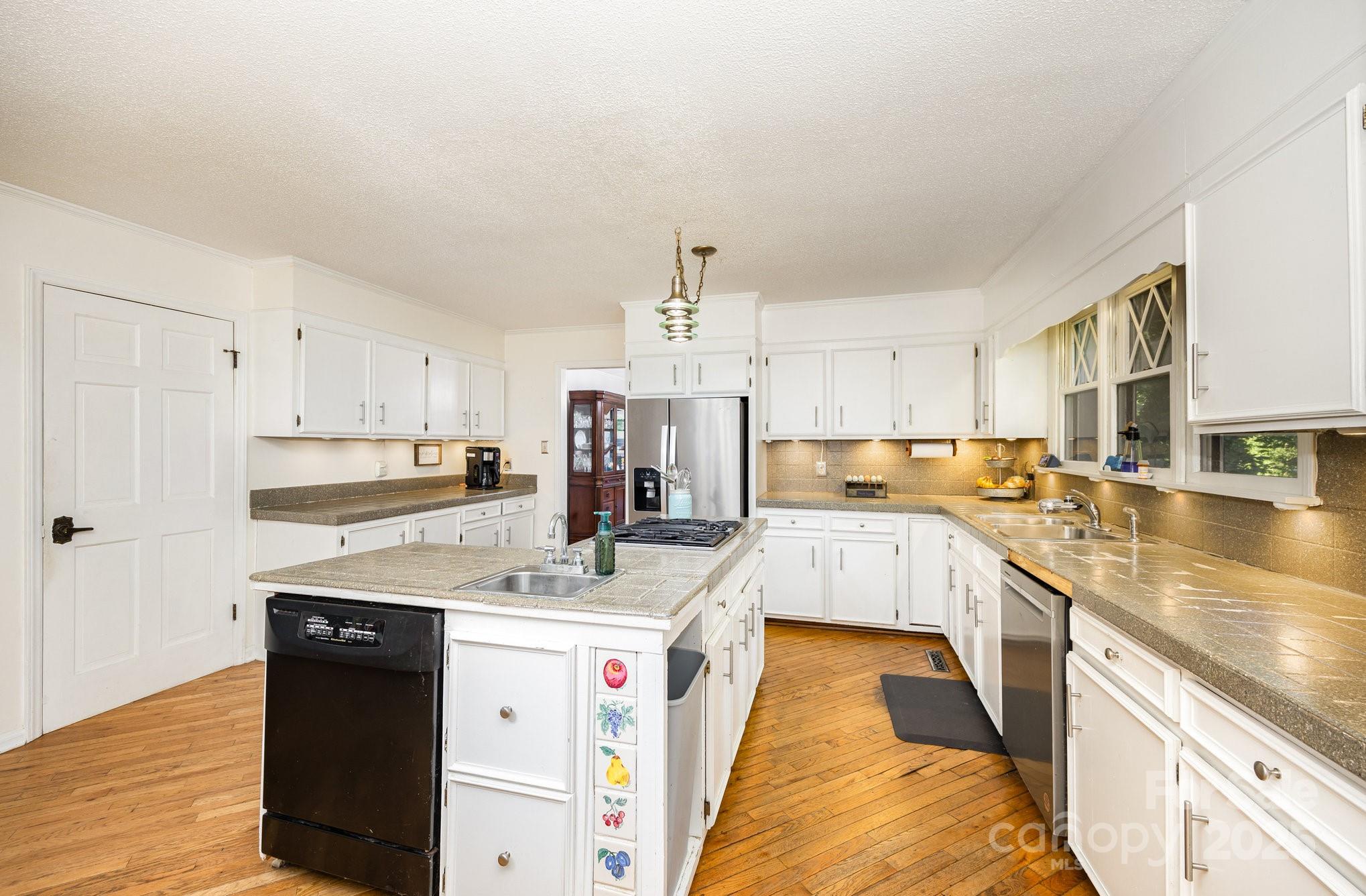 330 Camelot Drive Property Photo 15