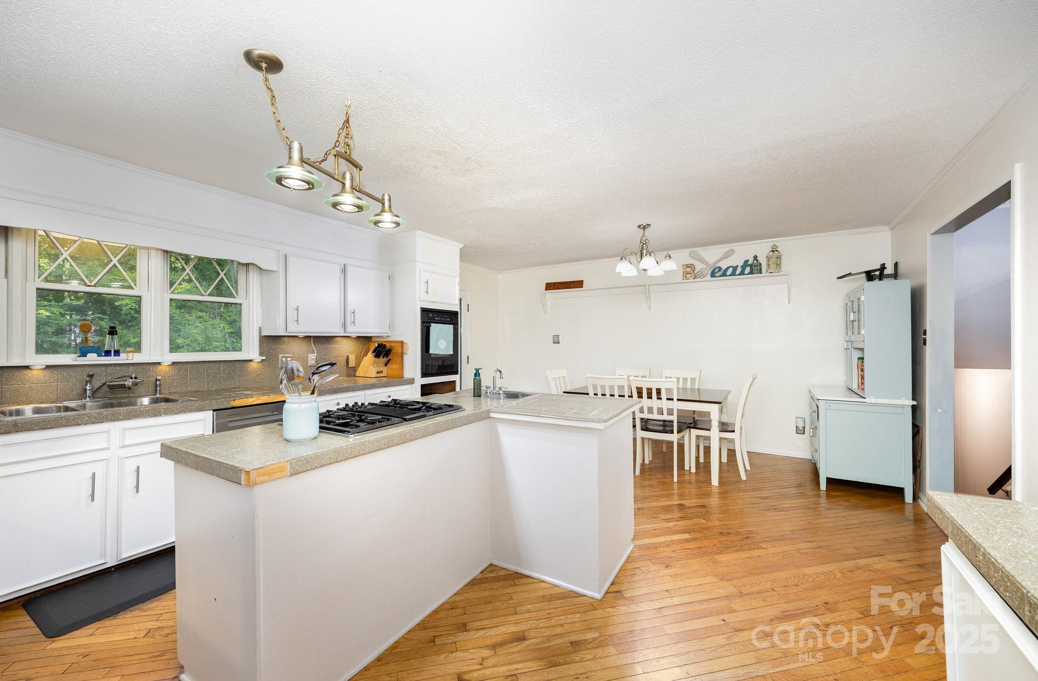 330 Camelot Drive Property Photo 16