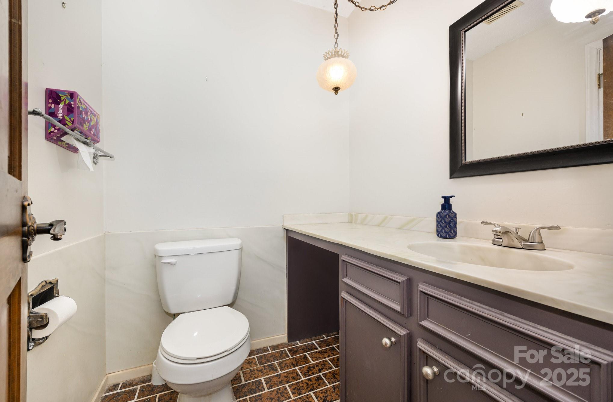 330 Camelot Drive Property Photo 31