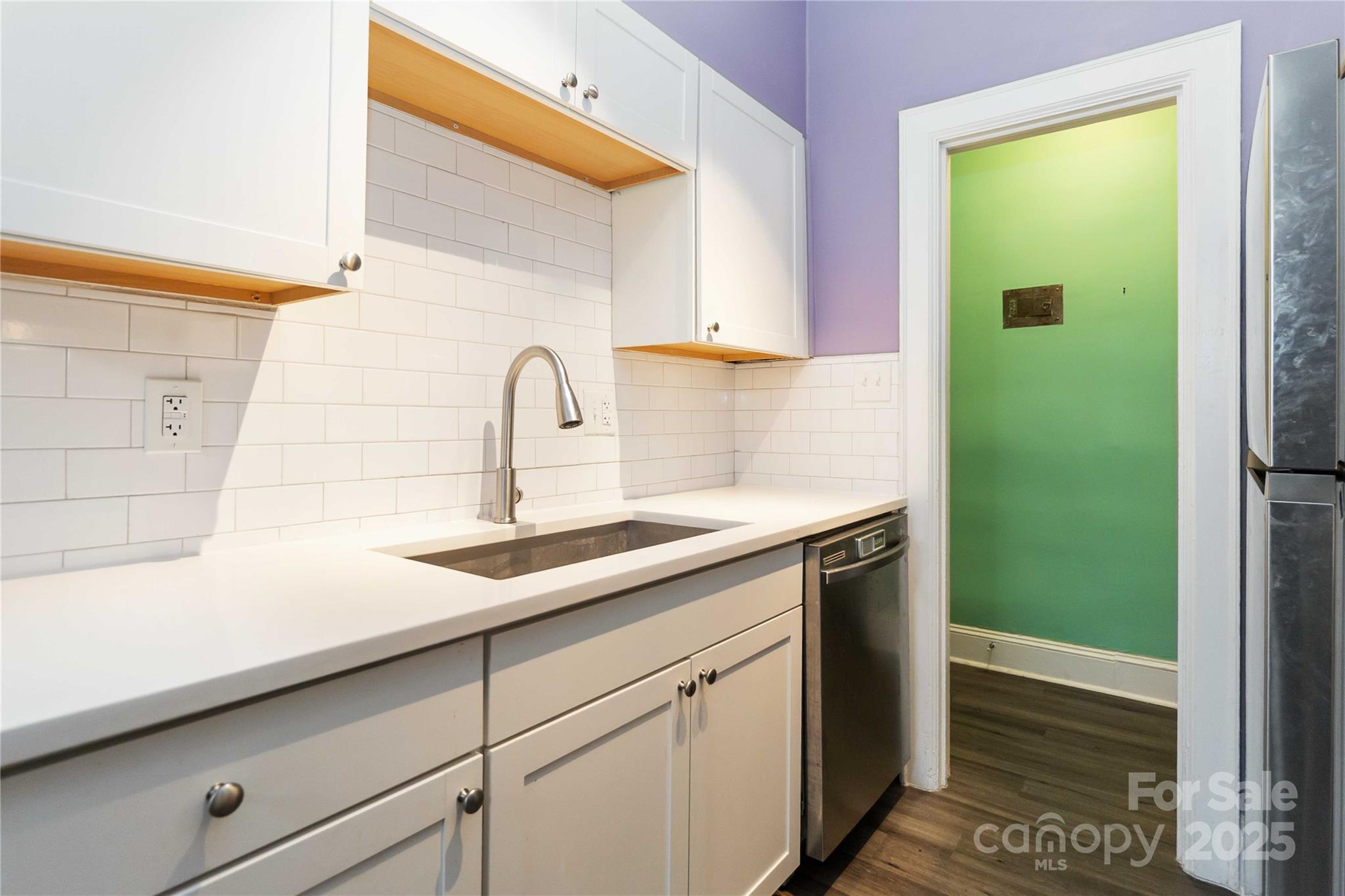 811 E Morehead Street 6 Property Photo 14