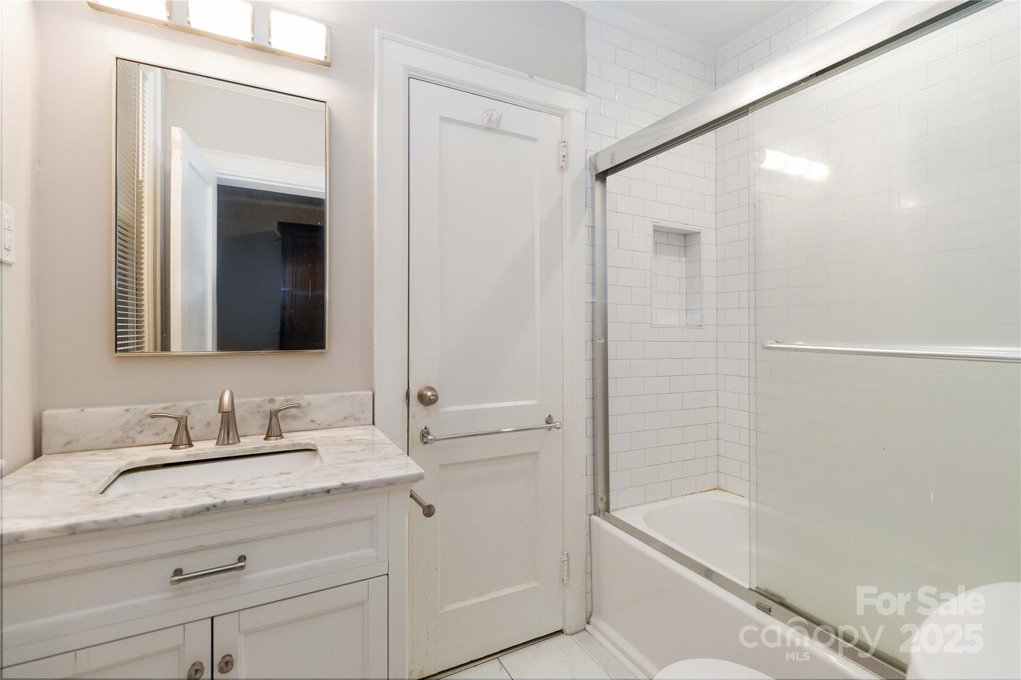 811 E Morehead Street 6 Property Photo 15