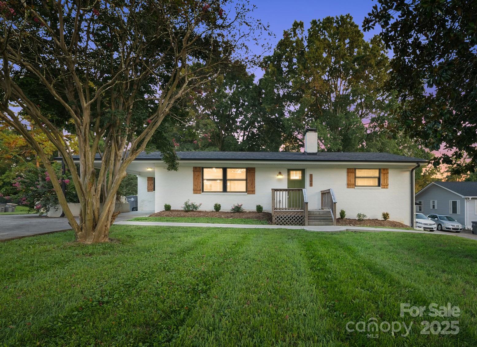 729 Fisher Street Property Photo 1