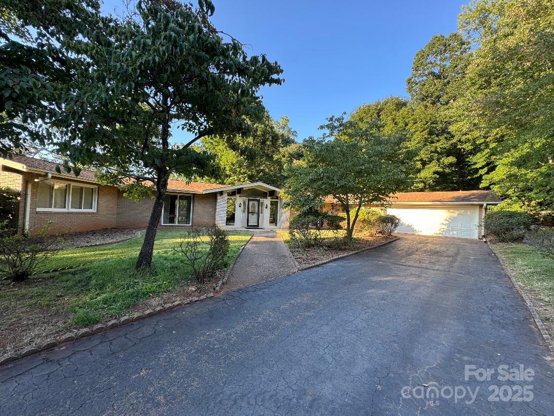 52 Lake Street Property Photo 1