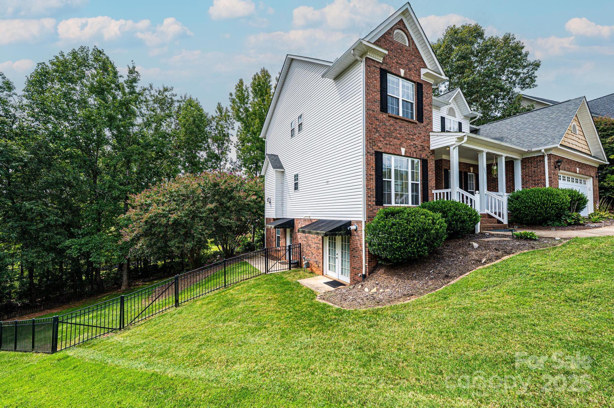 4963 Old River Drive Property Photo 3