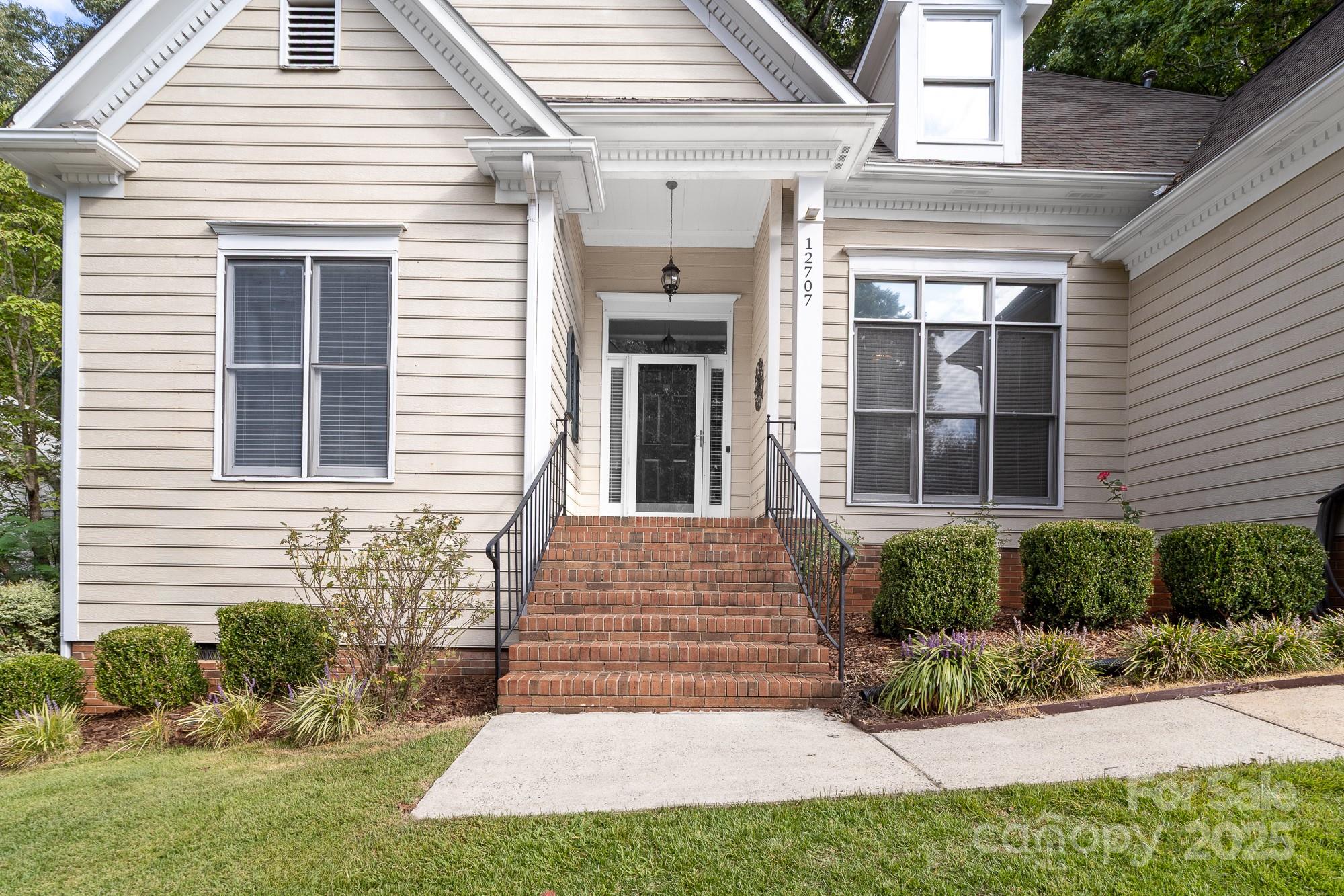 12707 Willow Grove Way Property Photo 2