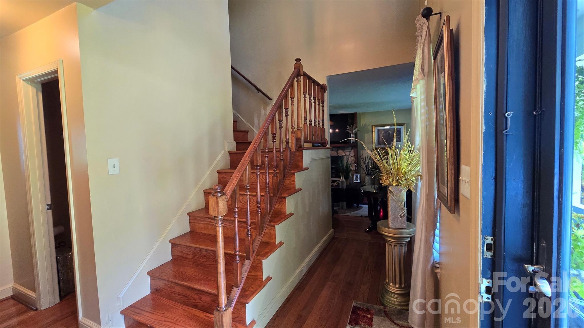 2715 Shandon Road Property Photo 4