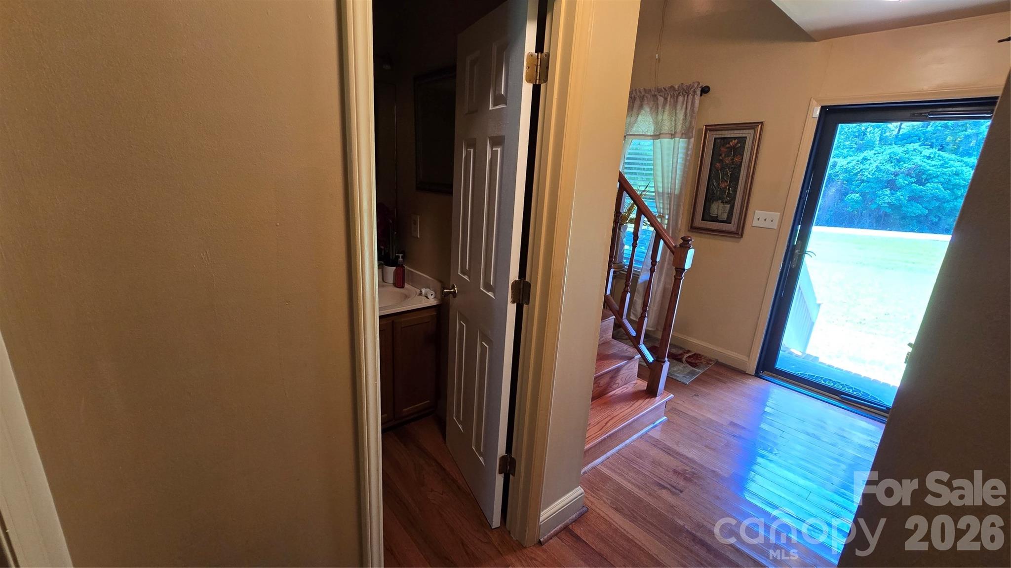 2715 Shandon Road Property Photo 9