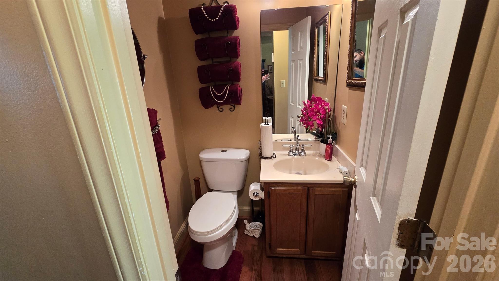 2715 Shandon Road Property Photo 10