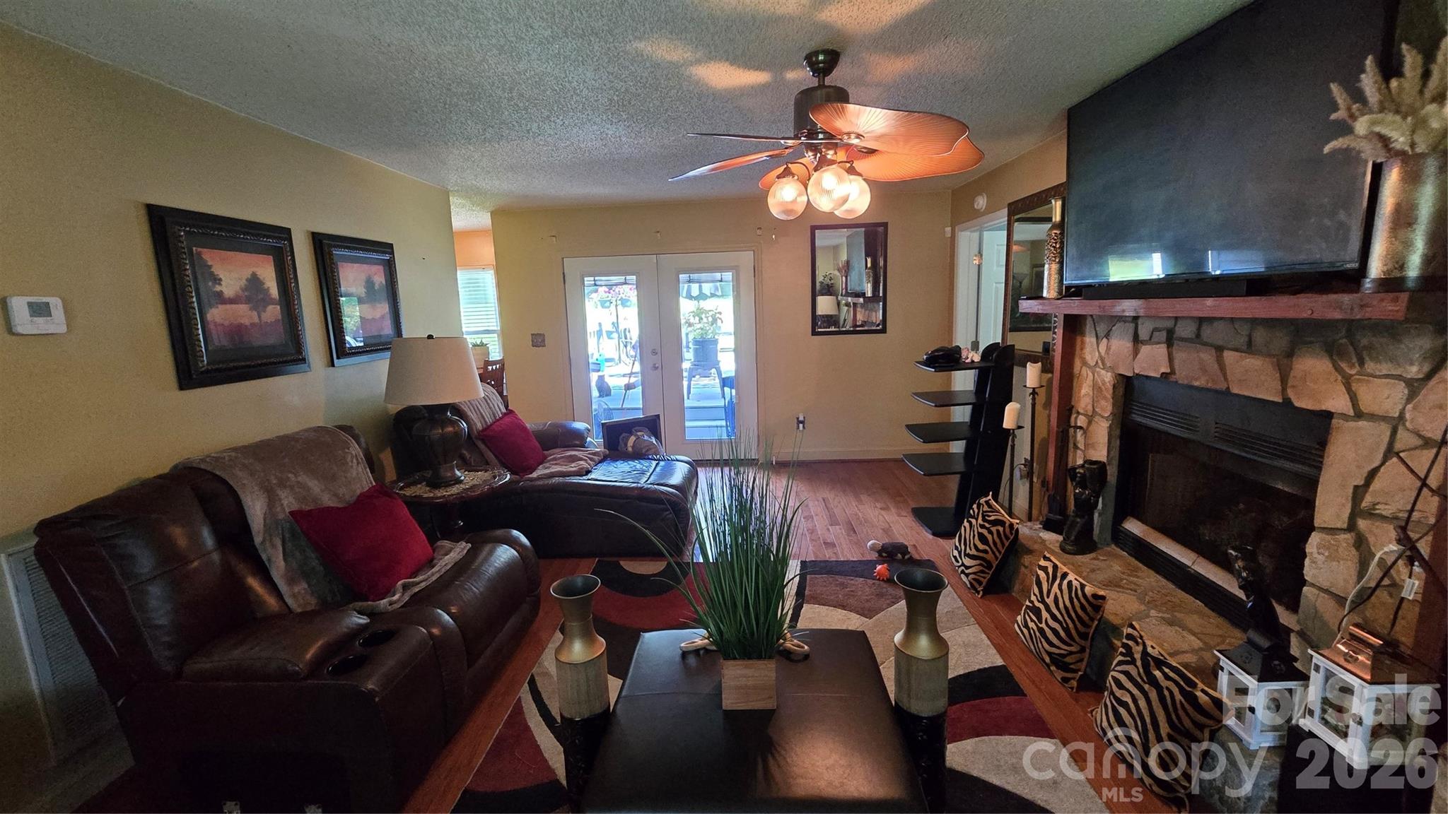 2715 Shandon Road Property Photo 11