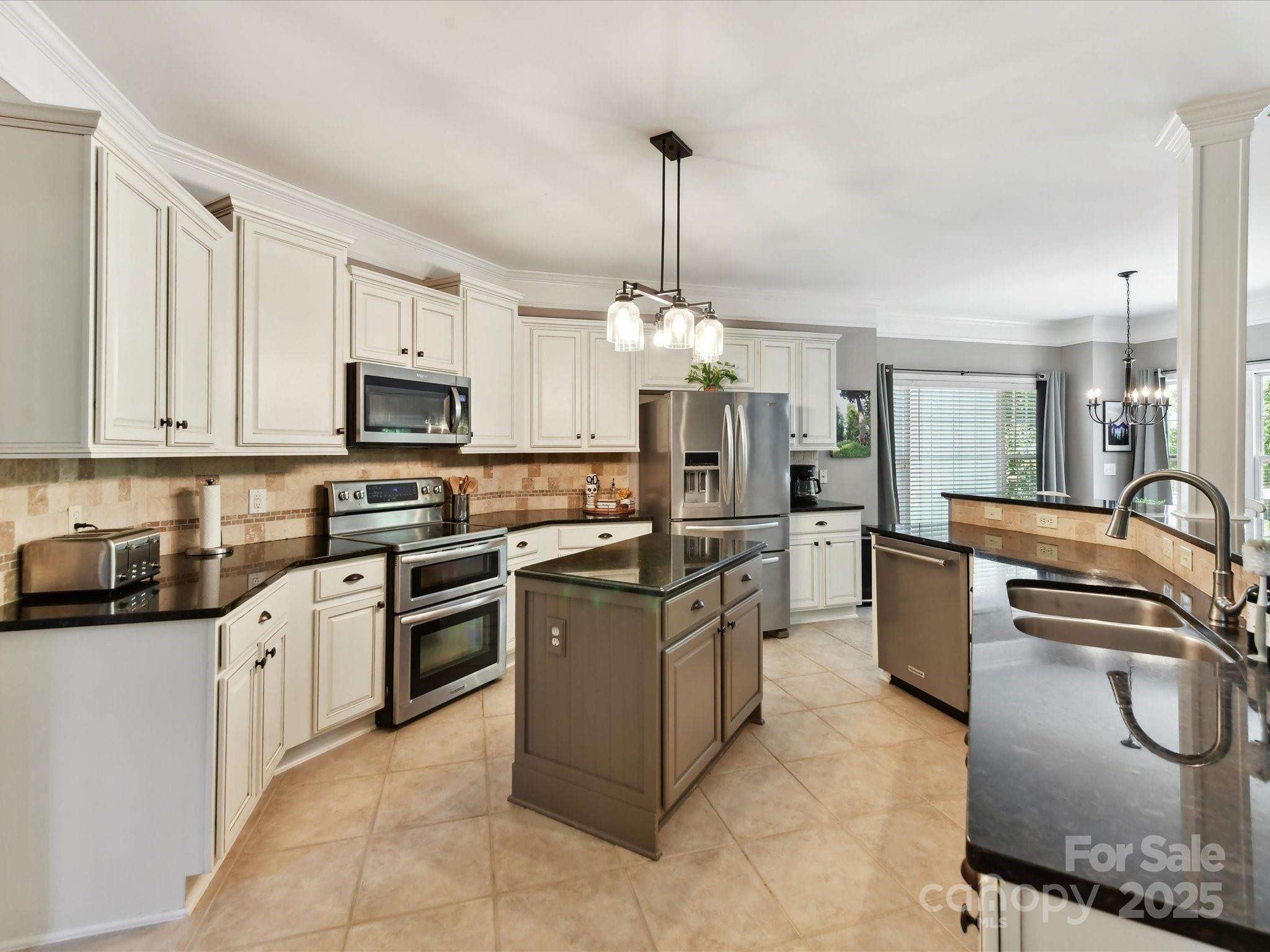 7628 Windsor Forest Place Property Photo 12