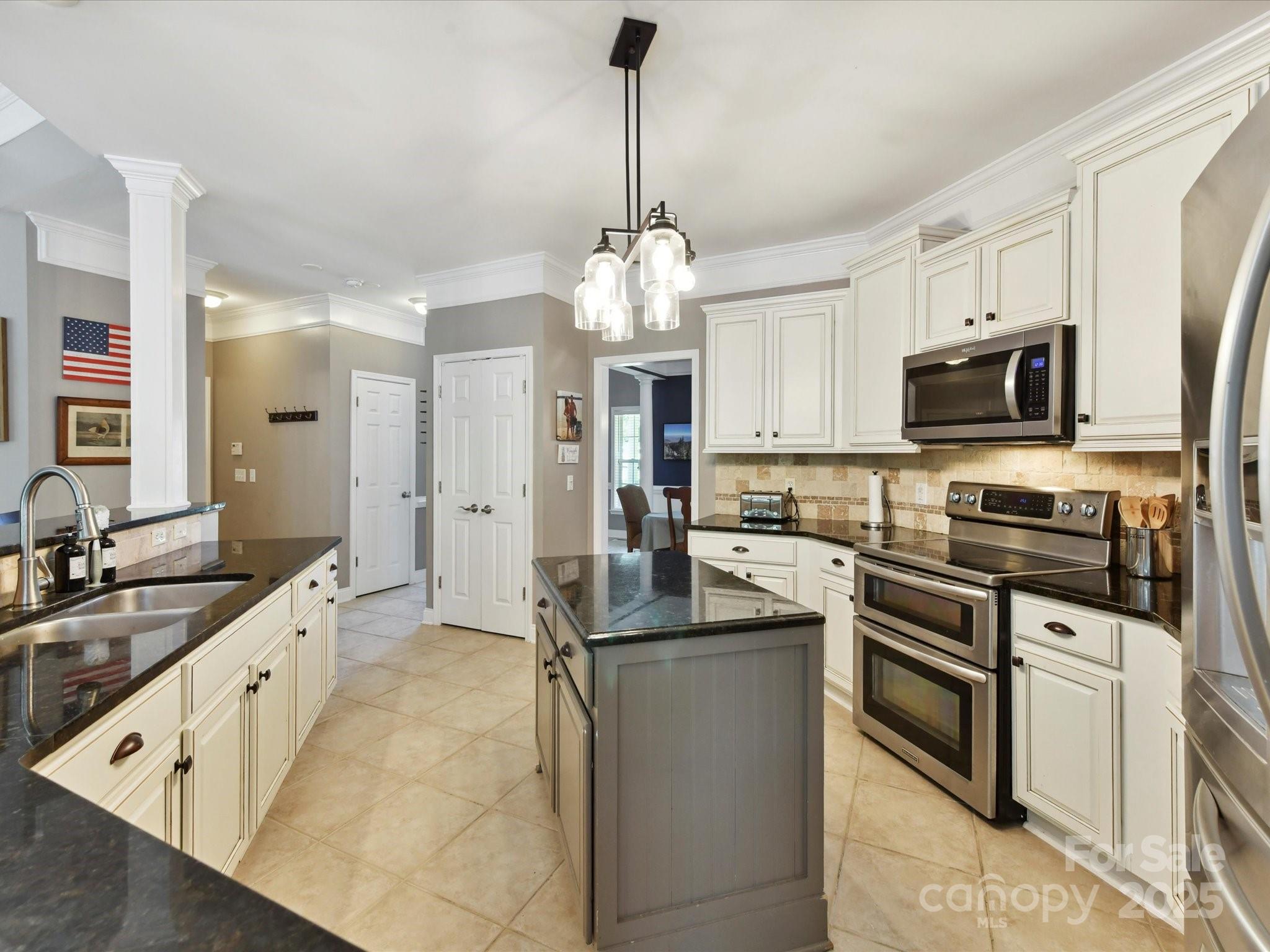 7628 Windsor Forest Place Property Photo 14