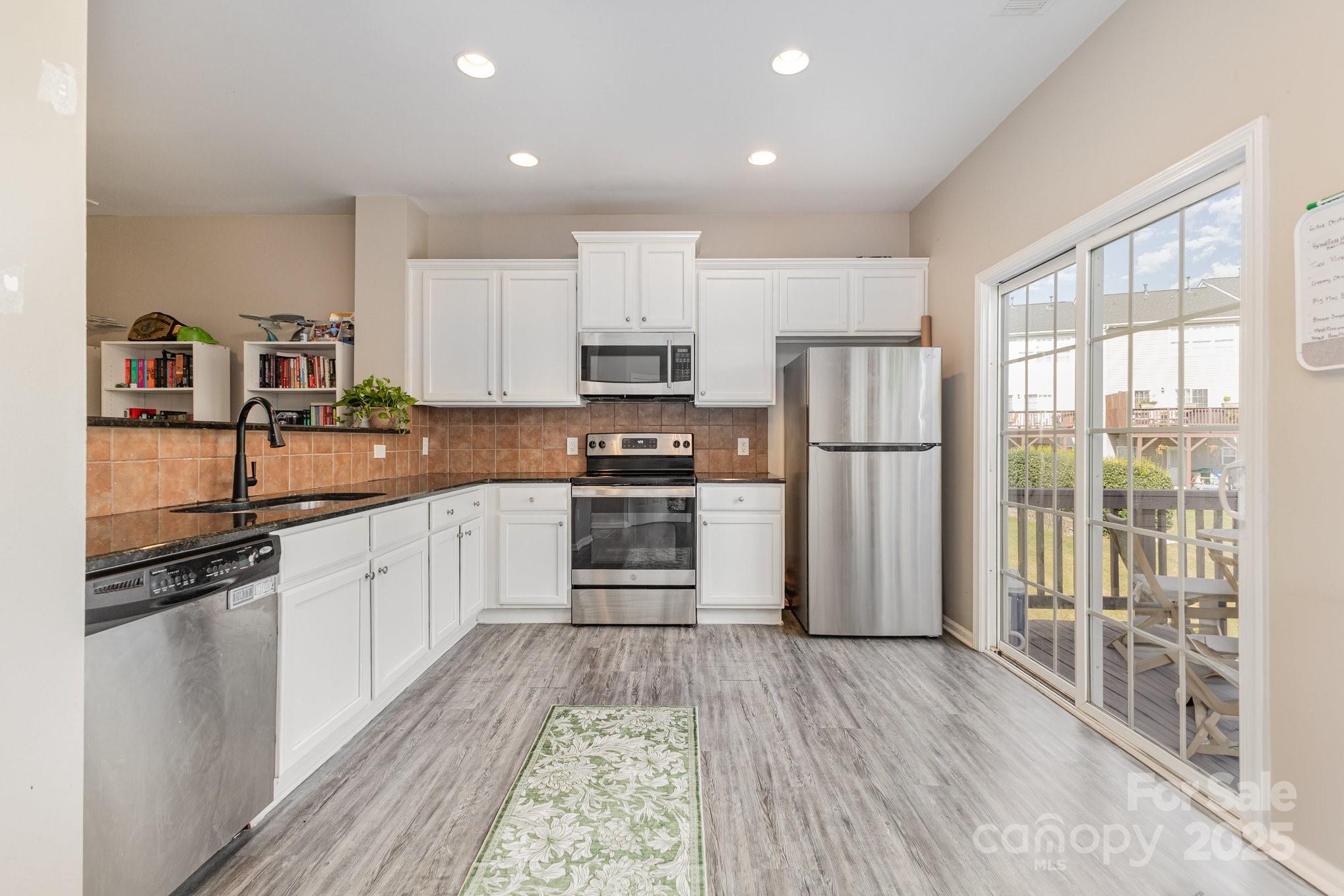 9803 Walkers Glen Drive Property Photo 3