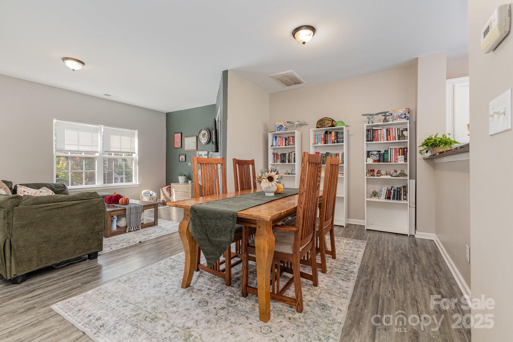 9803 Walkers Glen Drive Property Photo 9