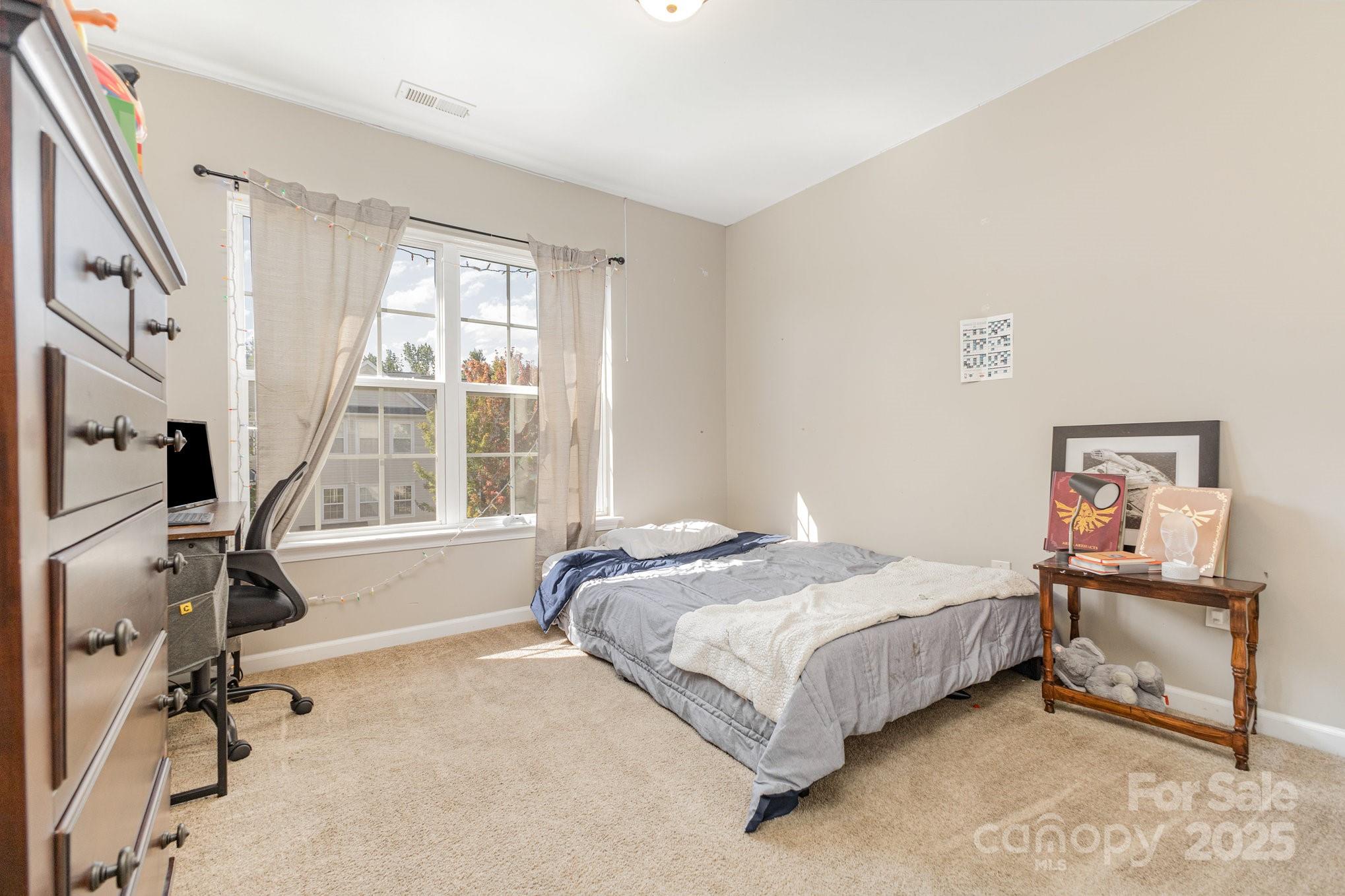 9803 Walkers Glen Drive Property Photo 13