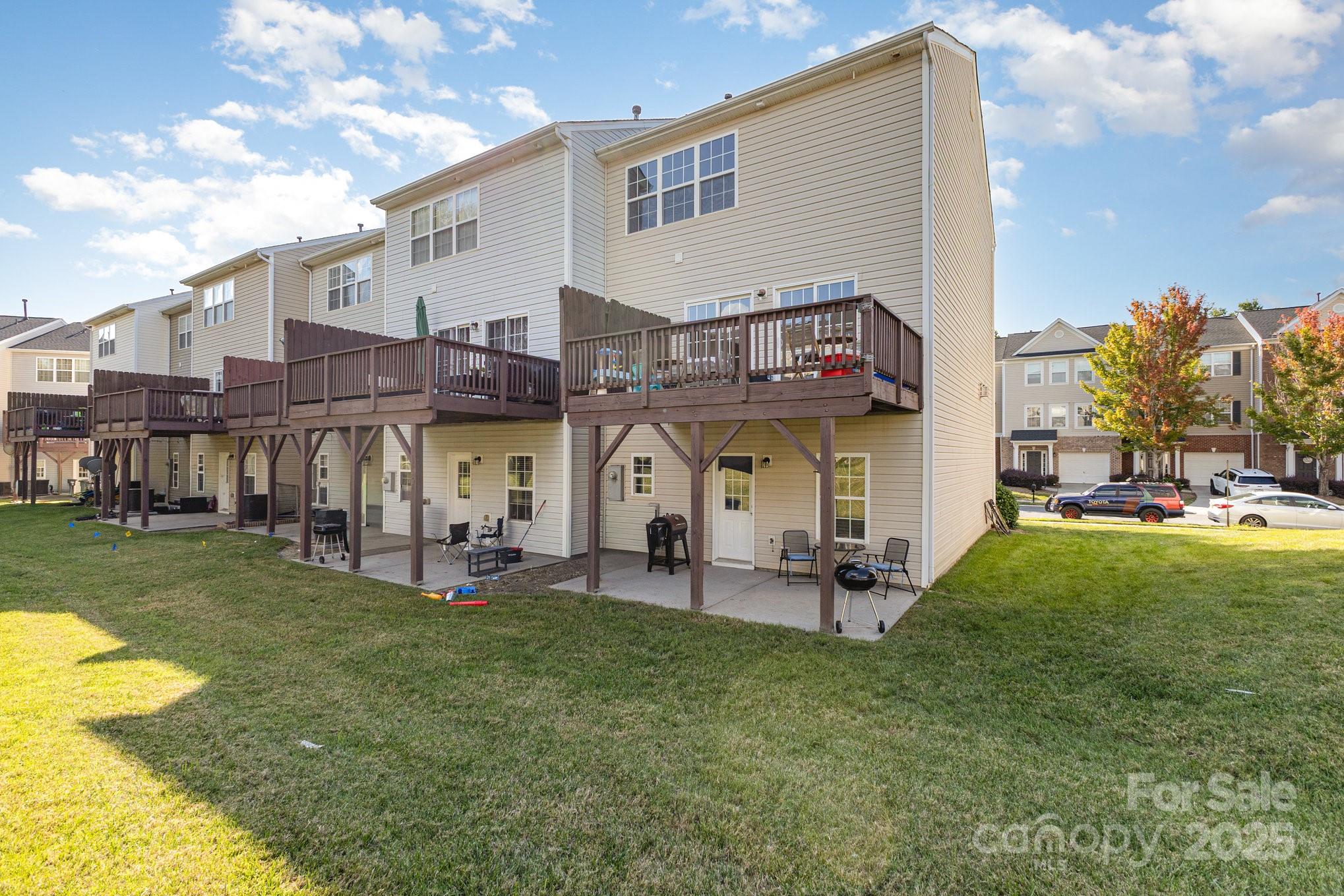 9803 Walkers Glen Drive Property Photo 16